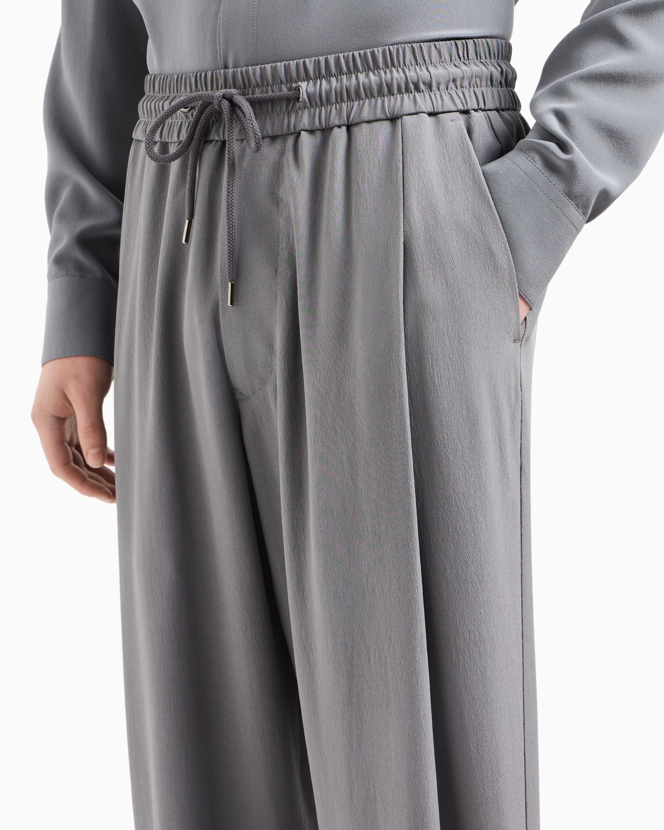 Silk crêpe flat-front trousers Slide 5