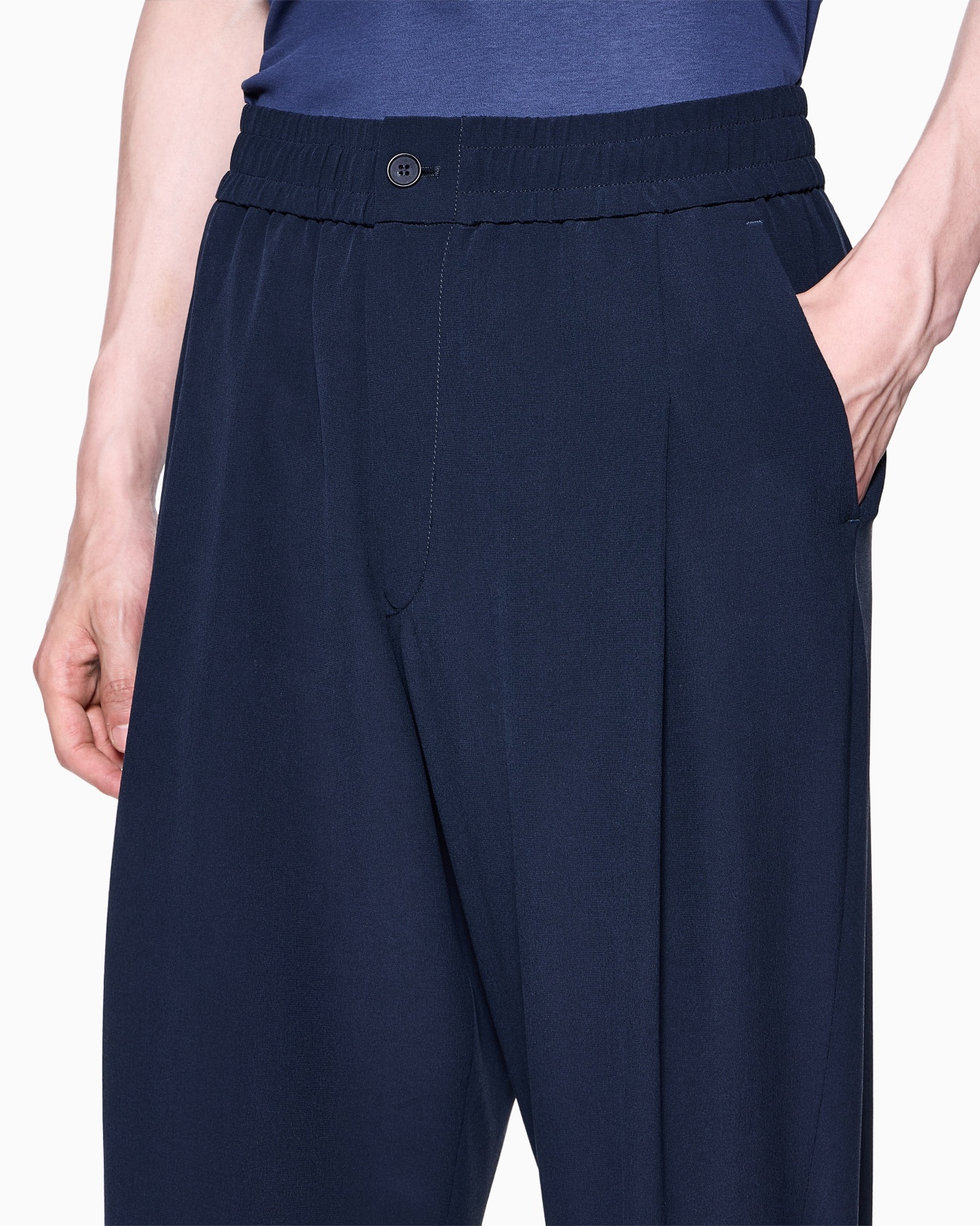Silk crêpe flat-front trousers Slide 4