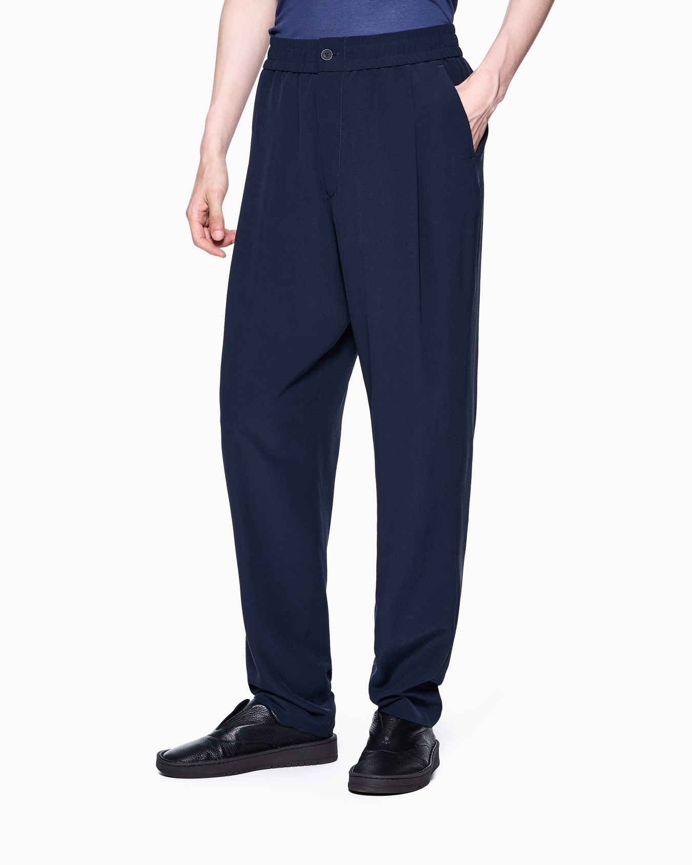 Silk crêpe flat-front trousers Slide 3