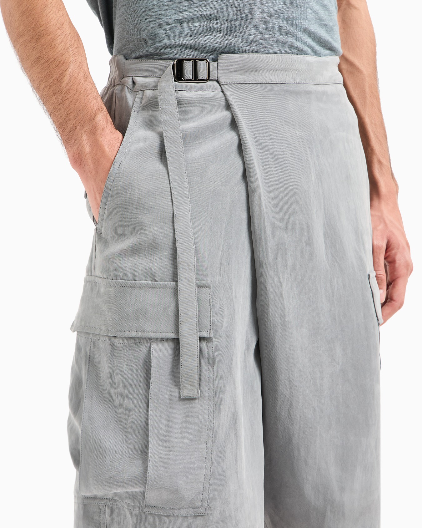 Faded Lyocell cargo Bermuda shorts Slide 5