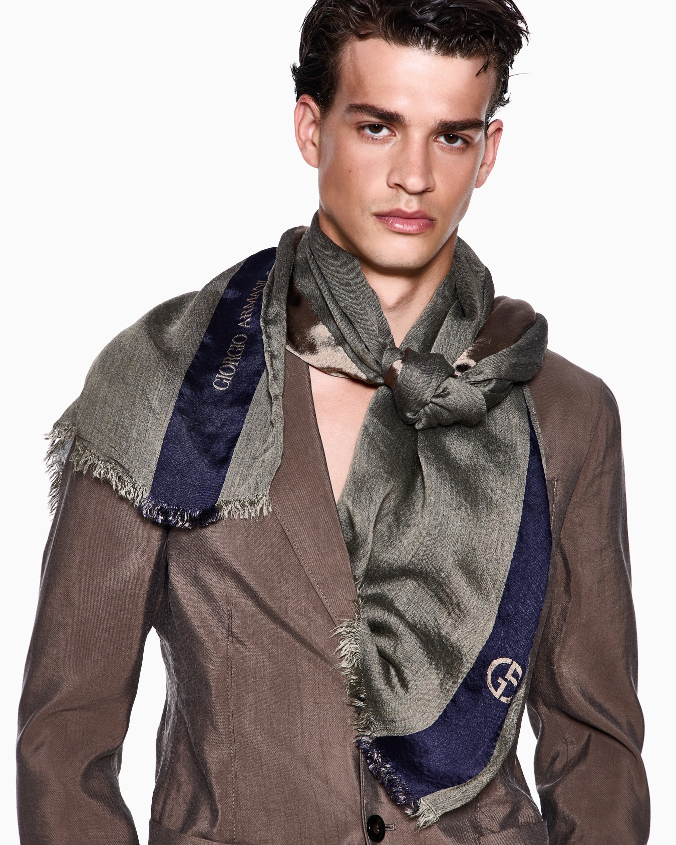 Silk and viscose stole  Slide 2