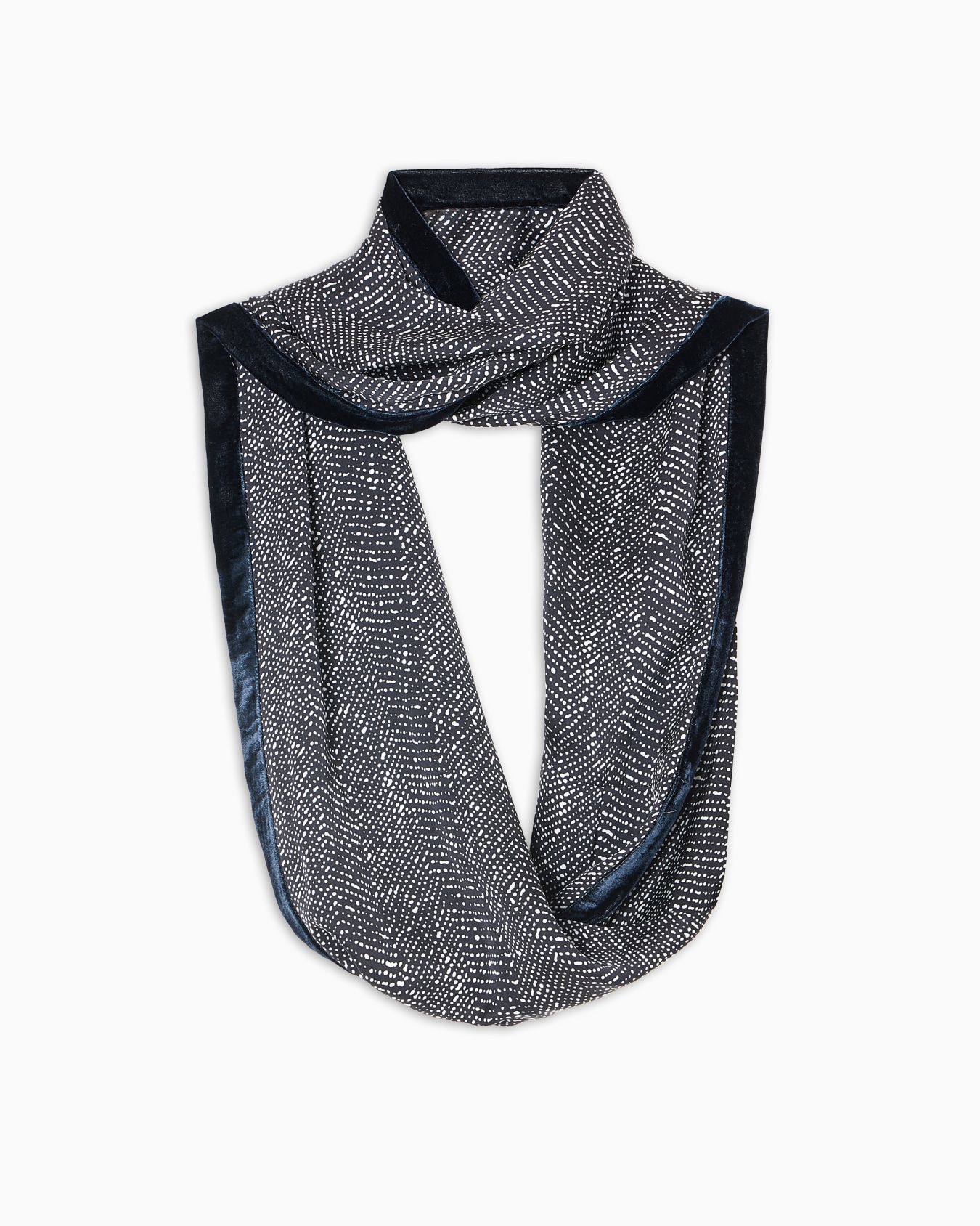 Silk and velvet collar Slide 0