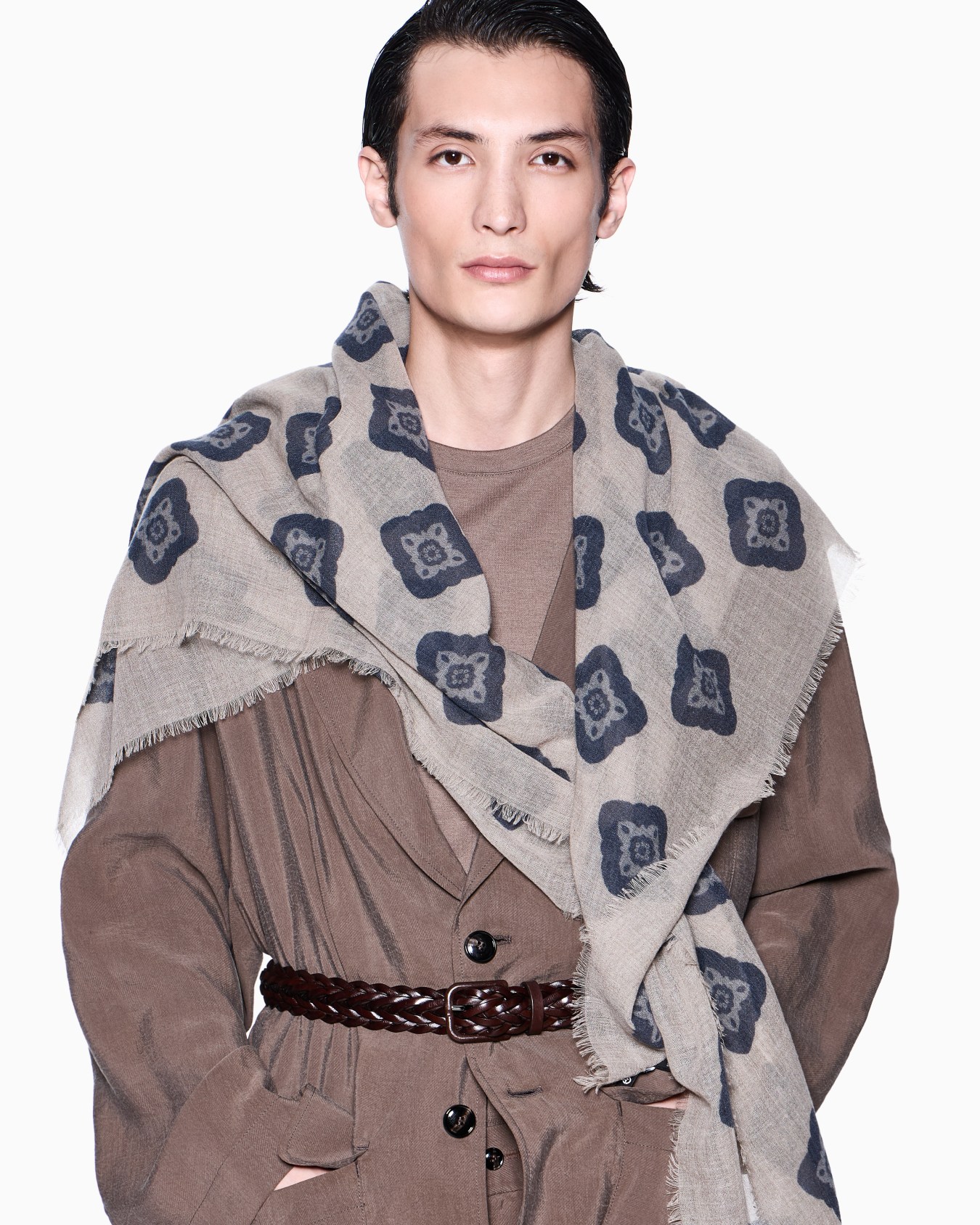 Printed virgin wool and yak wool foulard Slide 2
