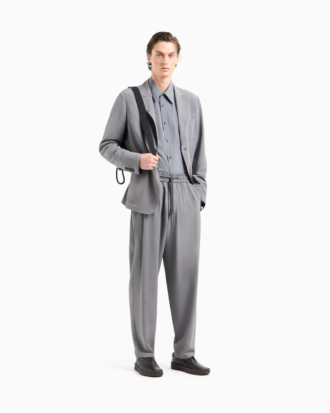Silk crêpe single-breasted jacket Slide 2
