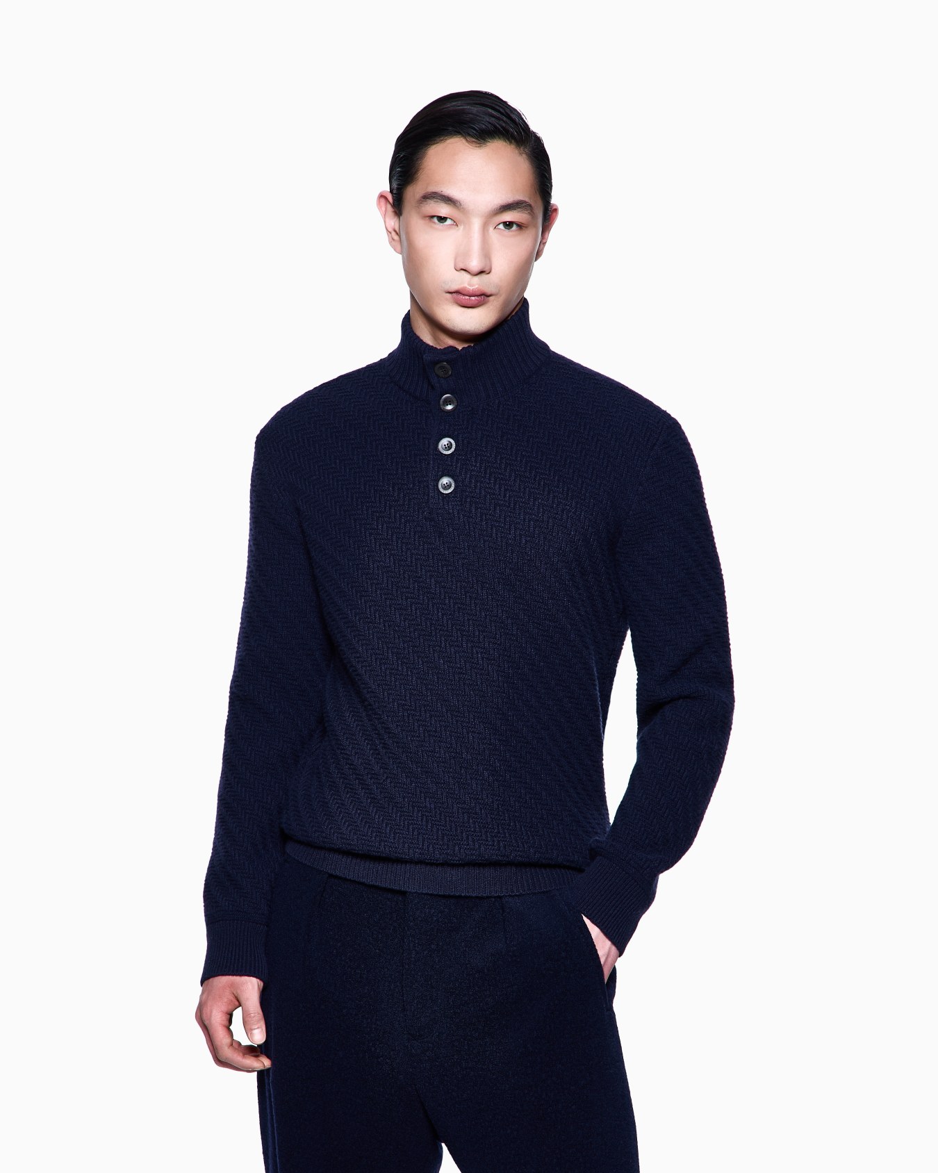 Maglia a collo alto in cashmere punto links diagonale Slide 3