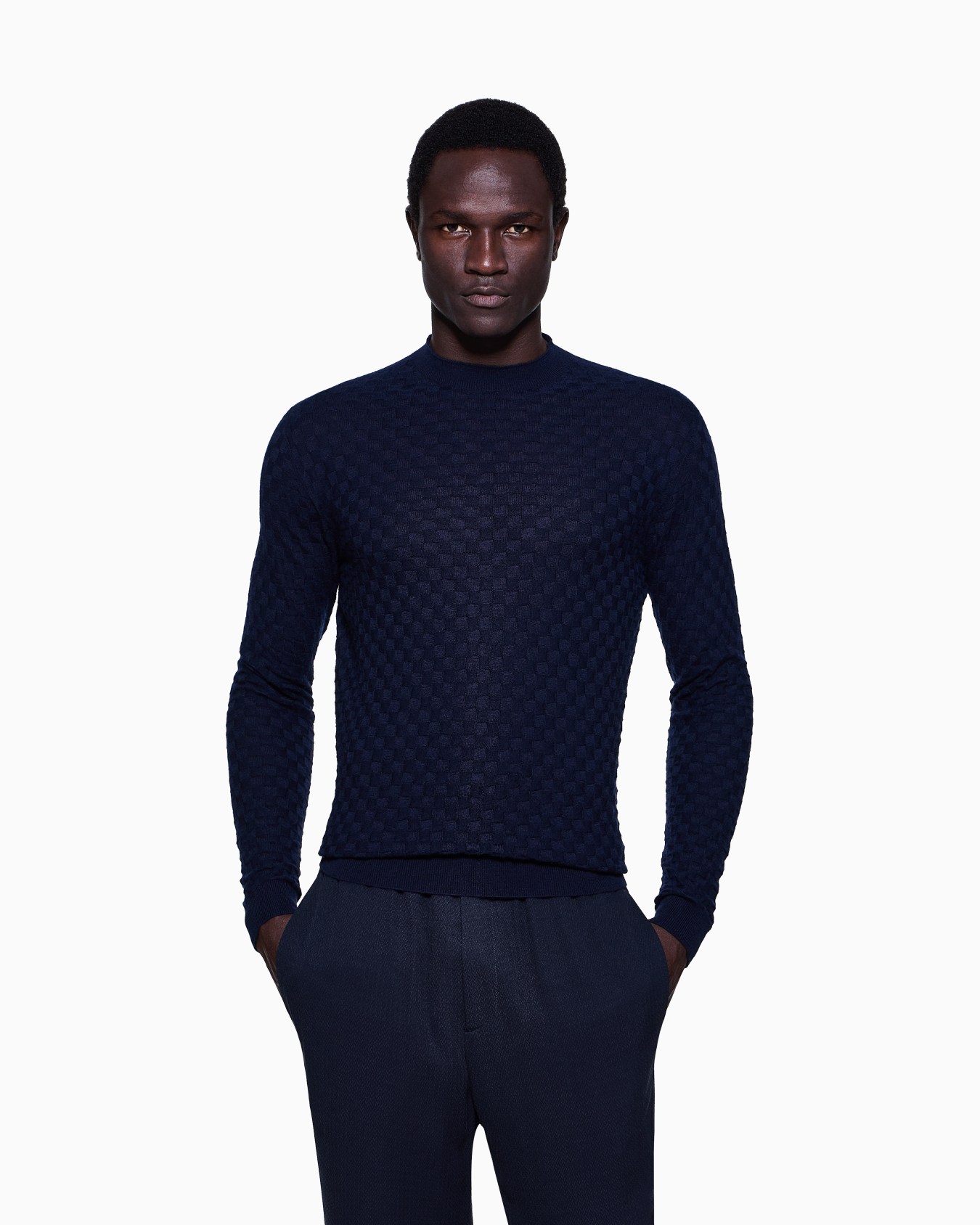 Crew-neck jumper in cashmere and silk Slide 3