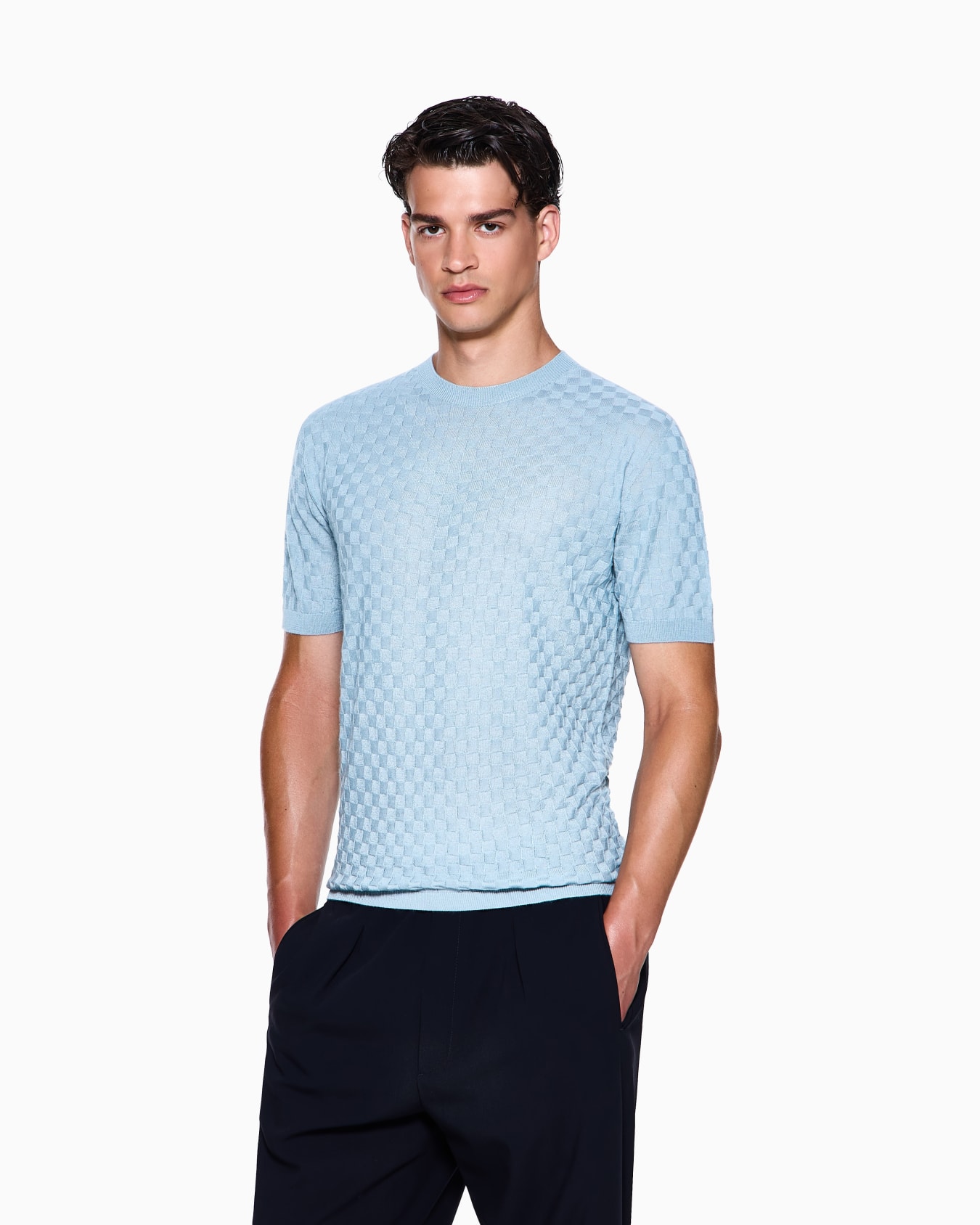 Short-sleeved crew-neck jumper in cashmere and silk Slide 3