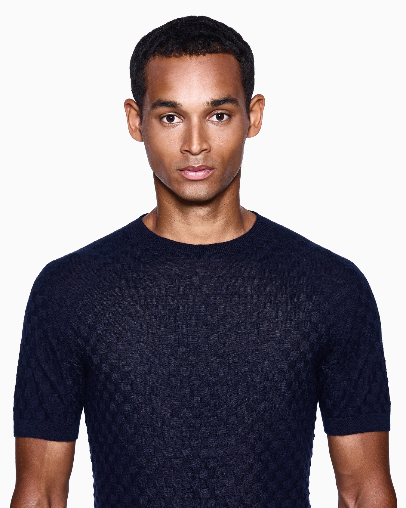 Short-sleeved crew-neck jumper in cashmere and silk Slide 4
