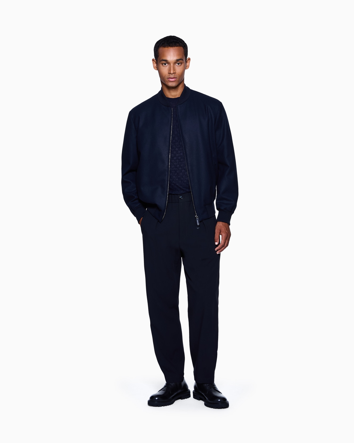 Short-sleeved crew-neck jumper in cashmere and silk Slide 1
