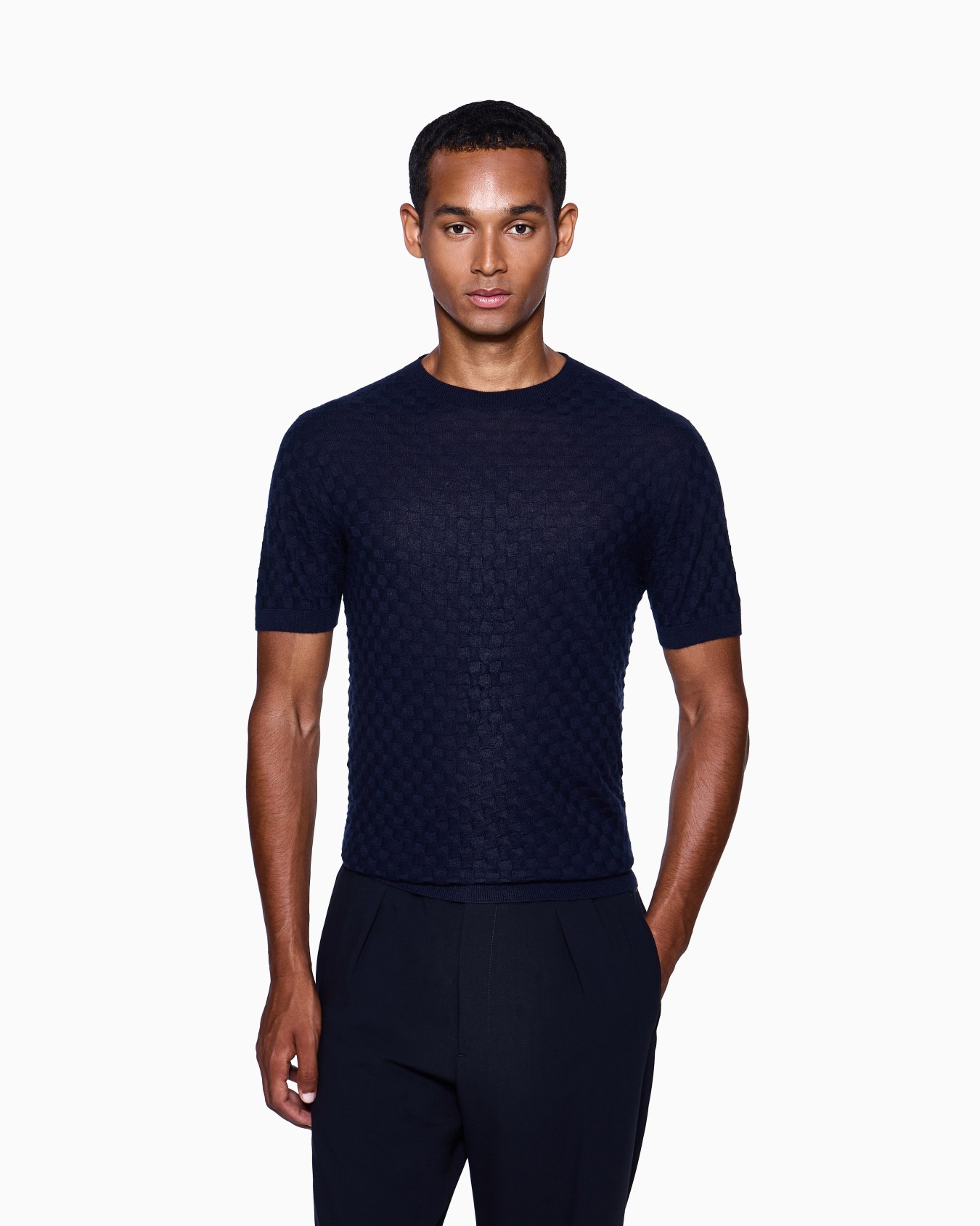 Short-sleeved crew-neck jumper in cashmere and silk Slide 3