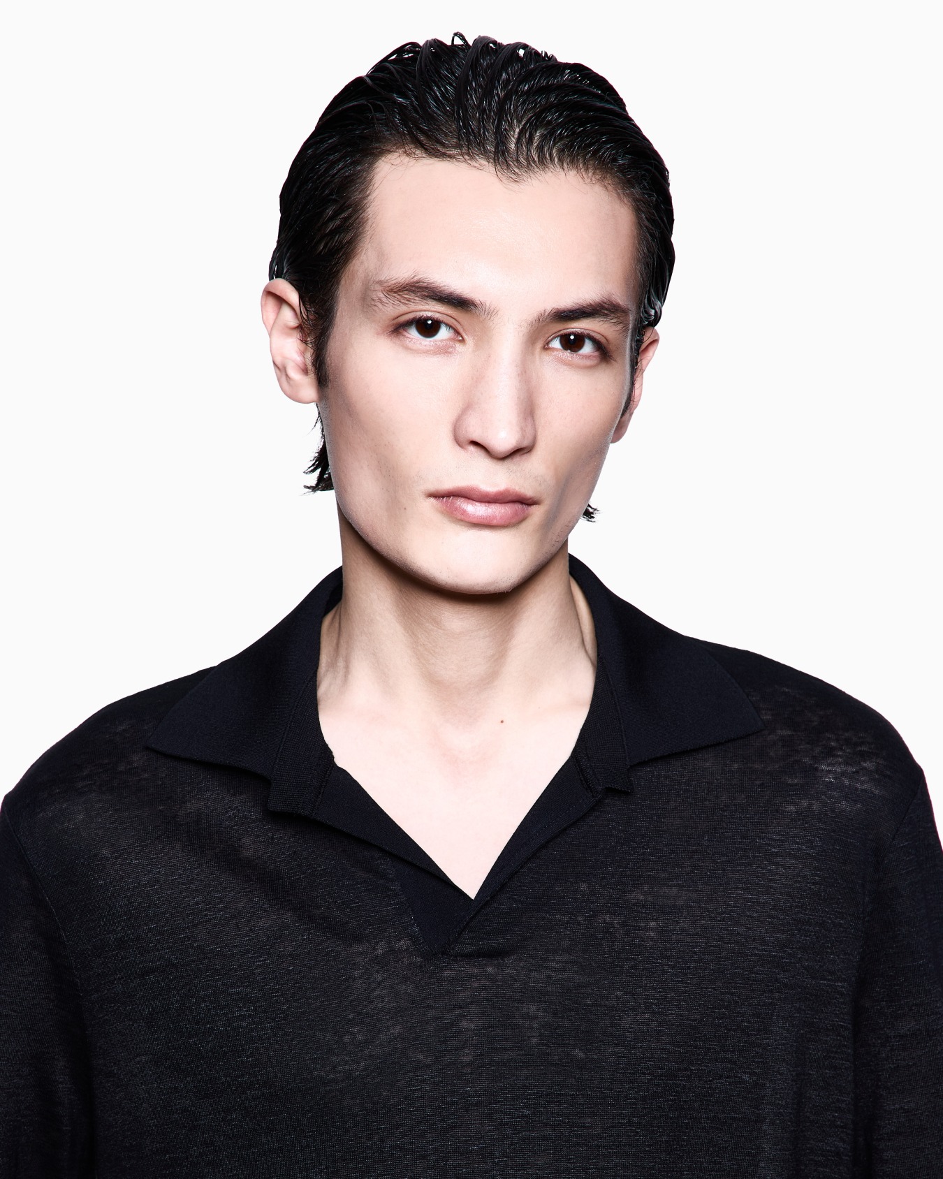 Long-sleeved polo shirt in linen jersey Slide 4