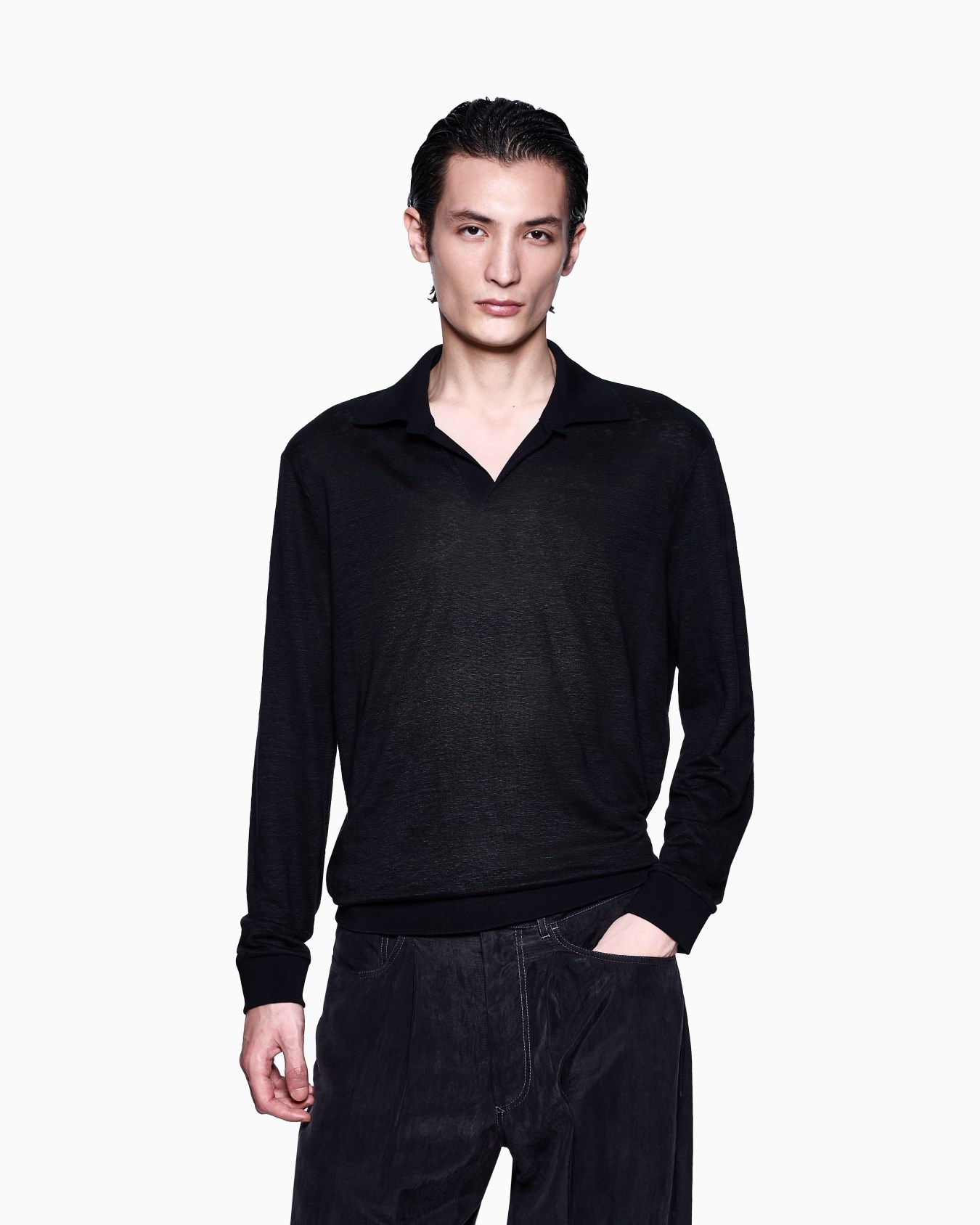 Long-sleeved polo shirt in linen jersey Slide 3