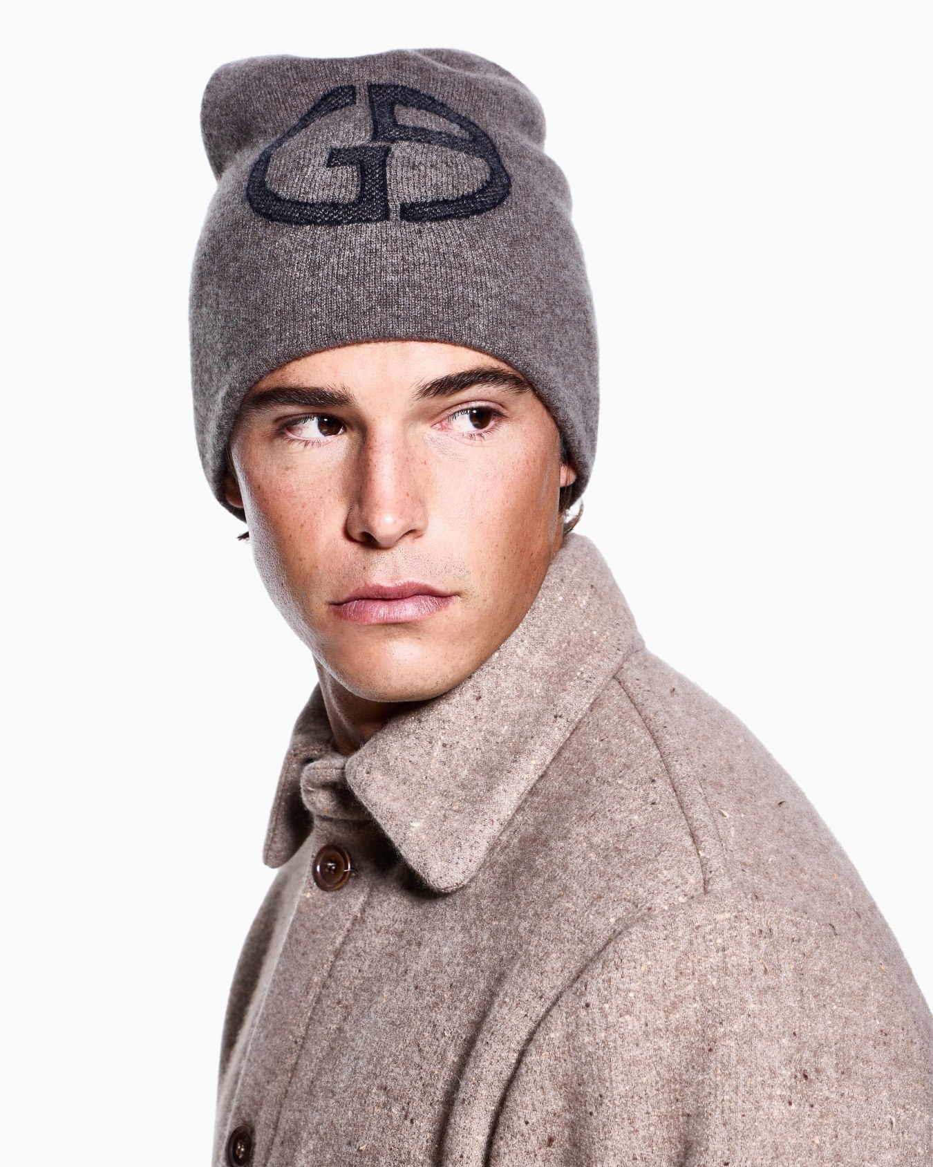 Gorro de cachemir con logotipo GA en intarsia Diapositiva 2