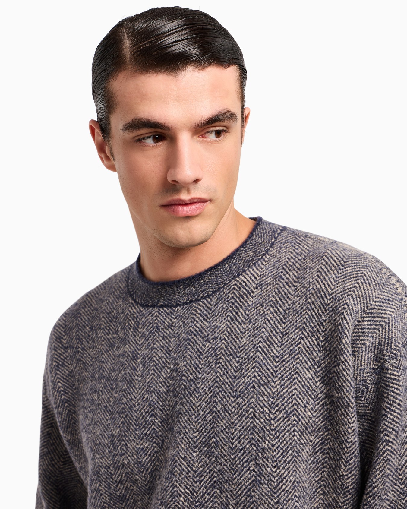 Maglia girocollo in misto lana di cammello jacquard Slide 5