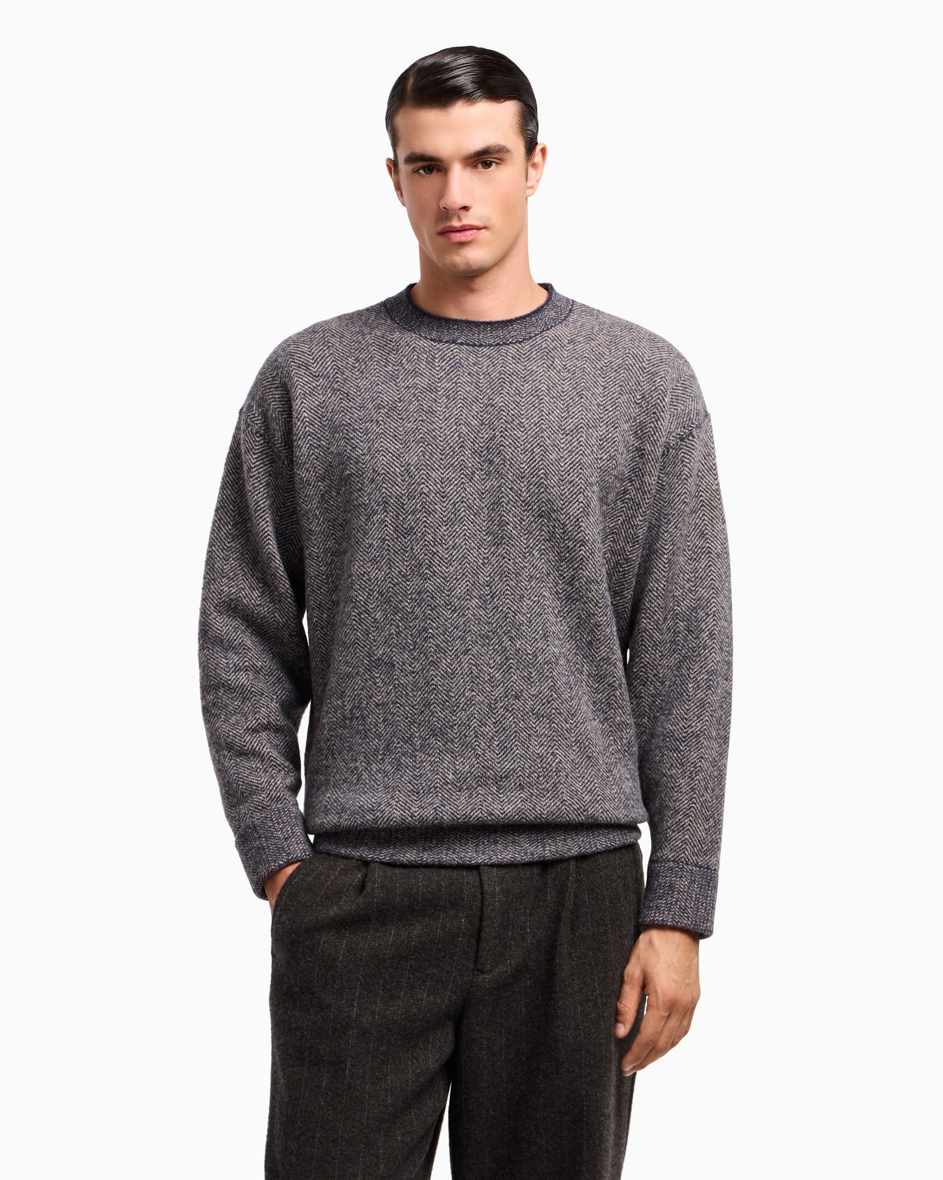 Maglia girocollo in misto lana di cammello jacquard Slide 4
