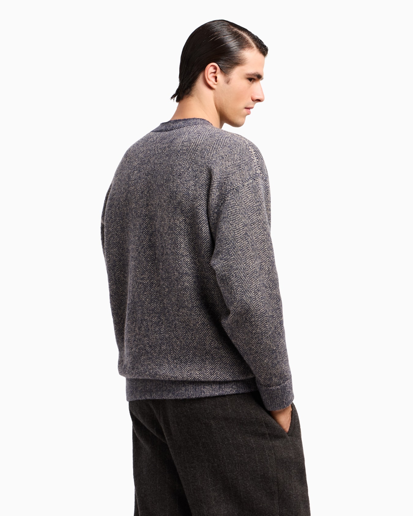 Maglia girocollo in misto lana di cammello jacquard Slide 3