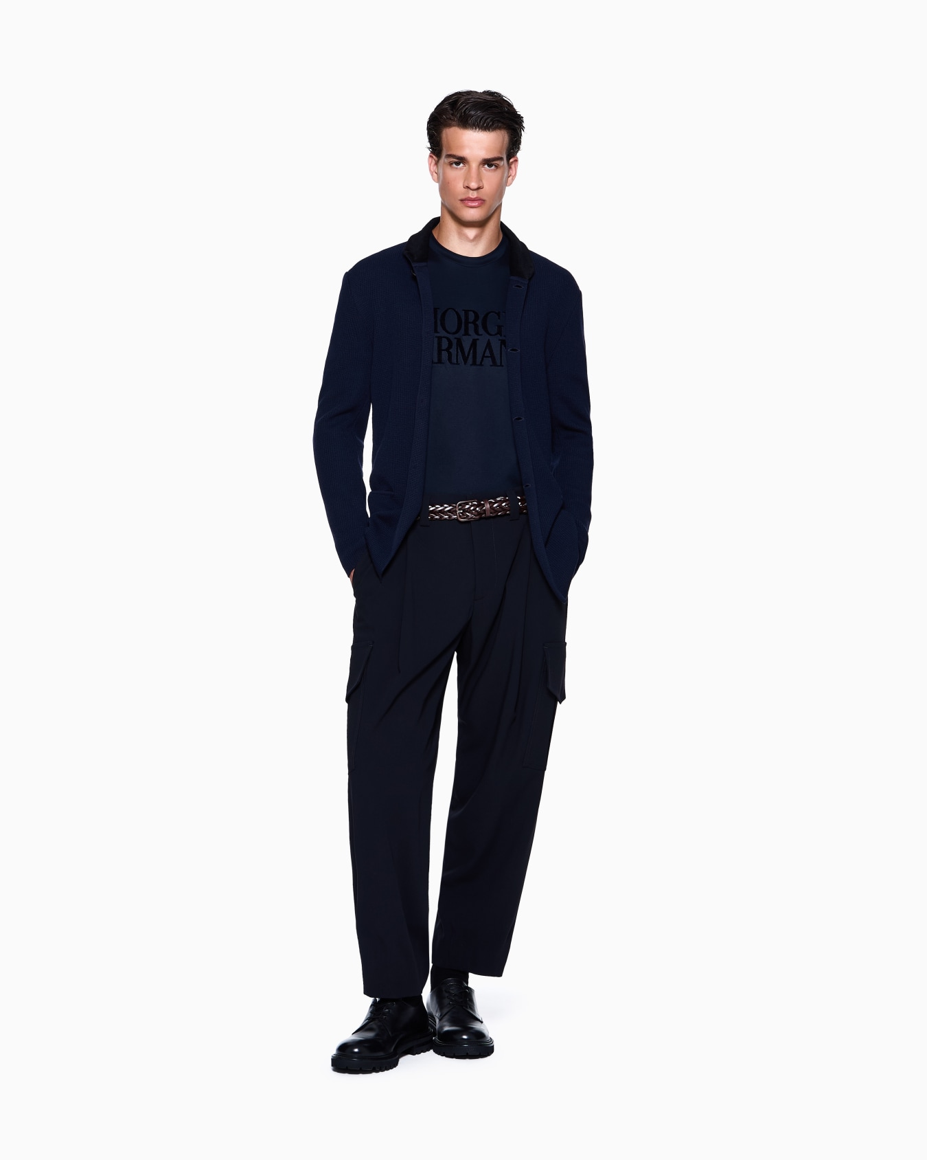 Single-pleat, pure virgin wool crêpe trousers Slide 1