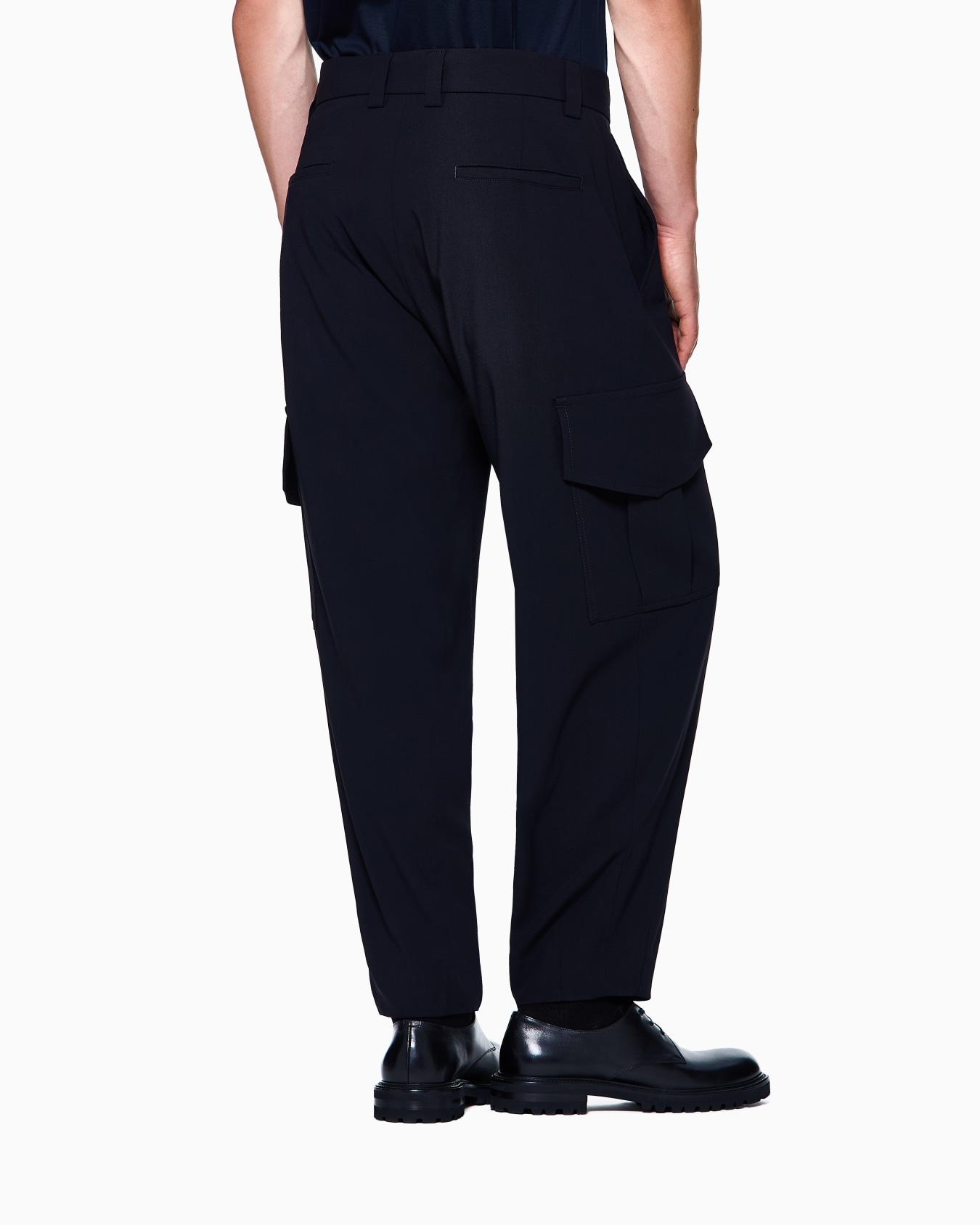Single-pleat, pure virgin wool crêpe trousers Slide 2