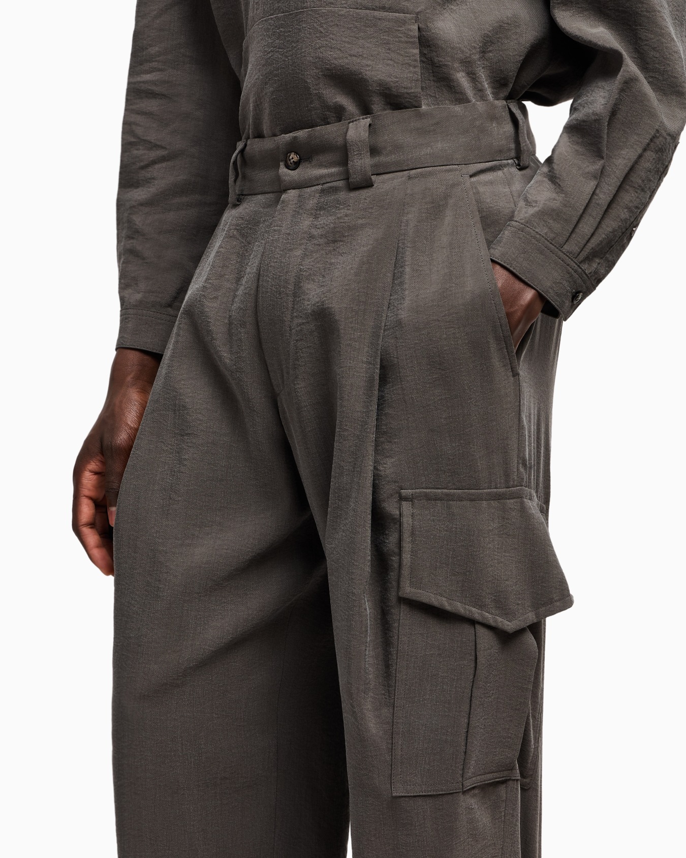 Pantaloni a una pince in misto seta lavata  Slide 5
