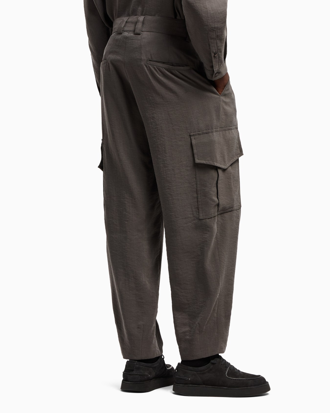 Pantaloni a una pince in misto seta lavata  Slide 3