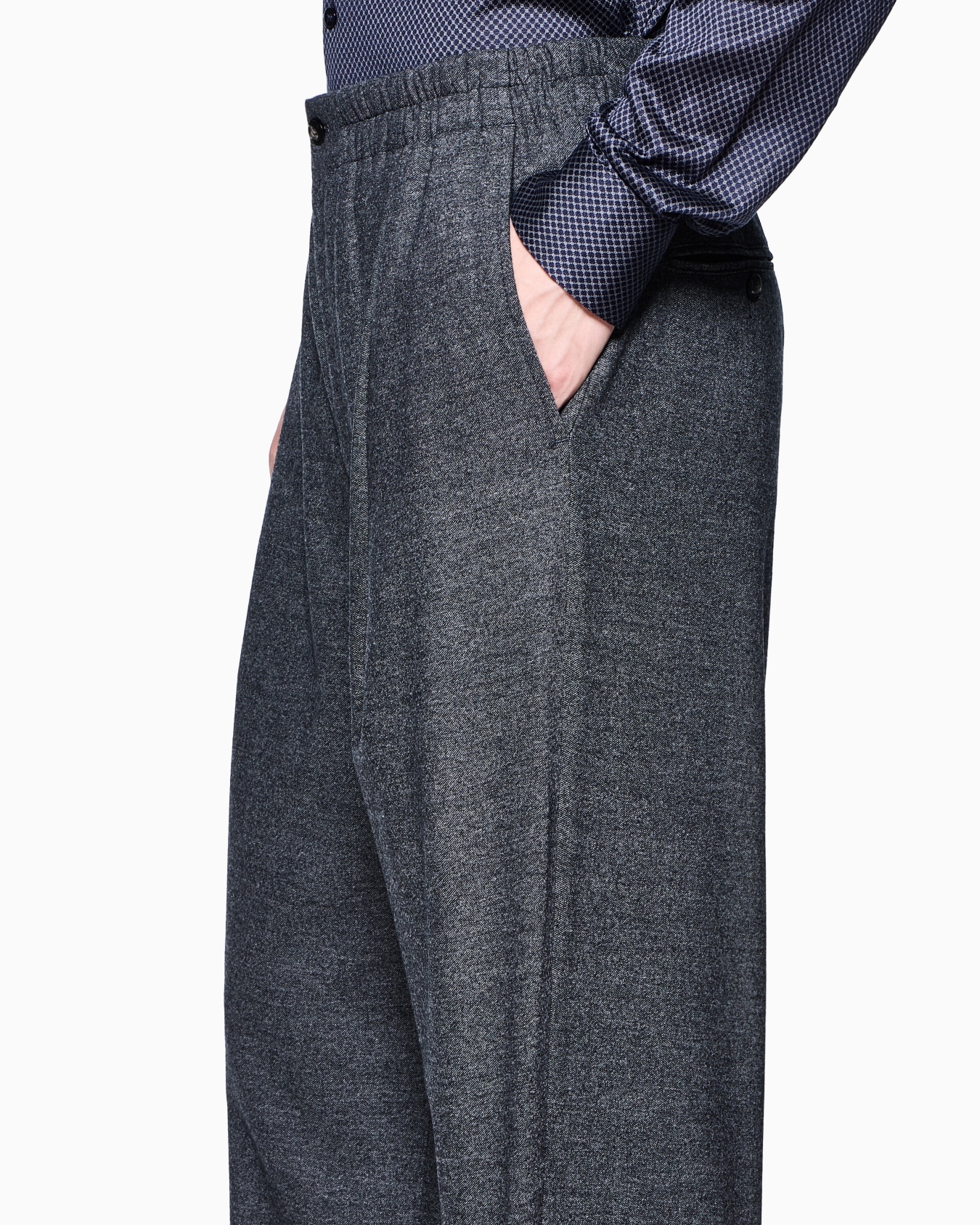 Pantaloni a una pince in lana vergine effetto denim Slide 4