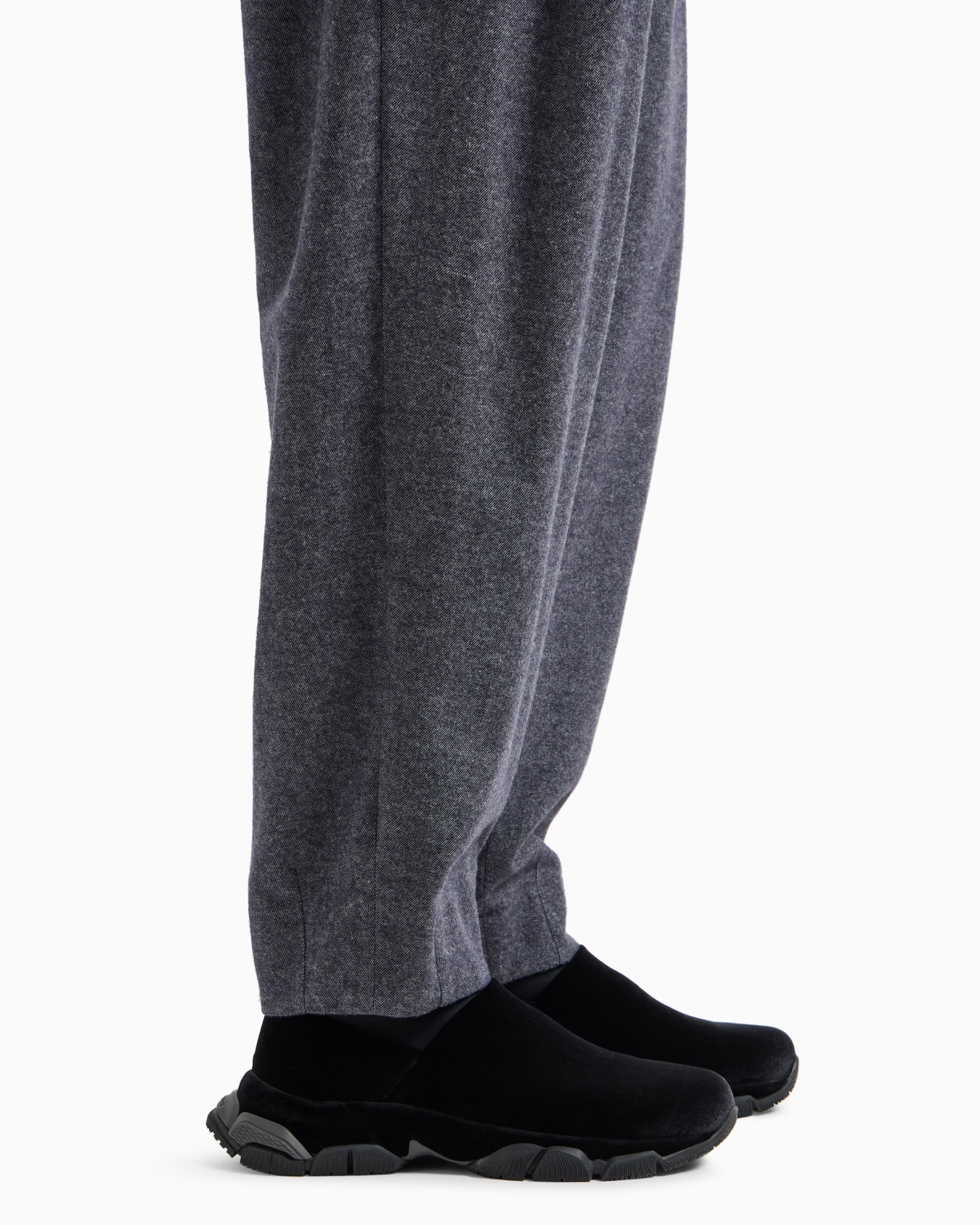 Single-pleat trousers in cashmere-blend flannel Slide 5