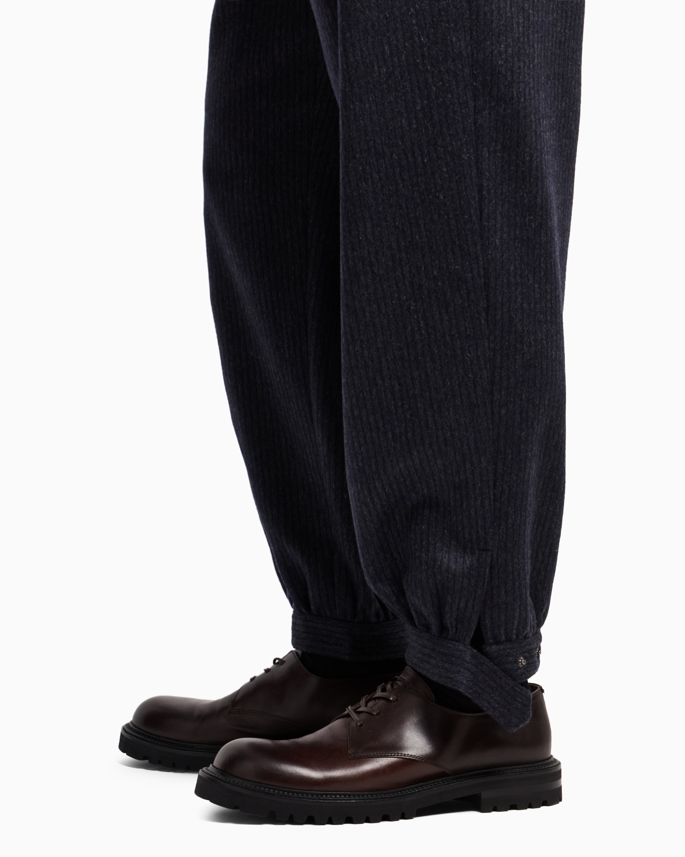 Single-pleat trousers in armure cashmere Slide 5