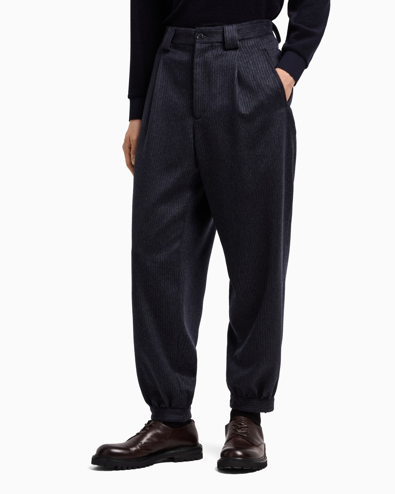Single-pleat trousers in armure cashmere Slide 4