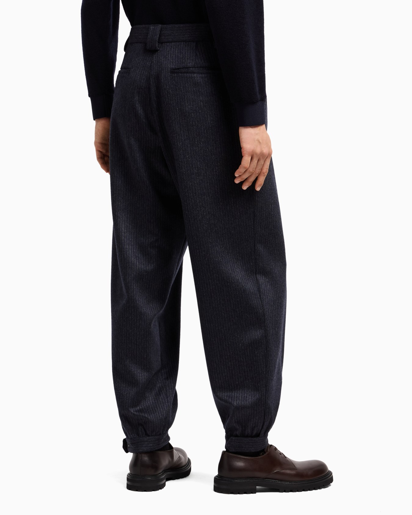 Single-pleat trousers in armure cashmere Slide 3