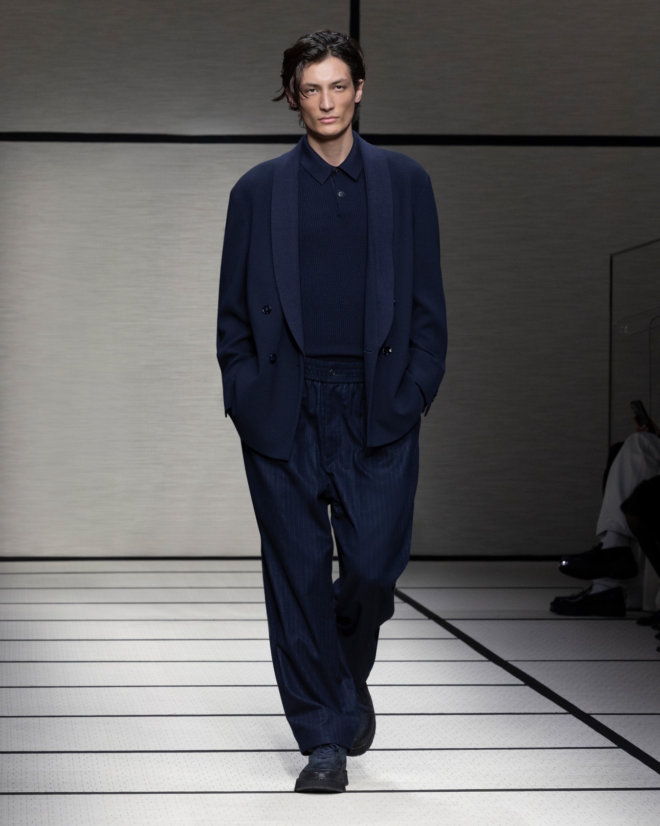 Wool and cashmere cloth flat-front trousers Slide 6