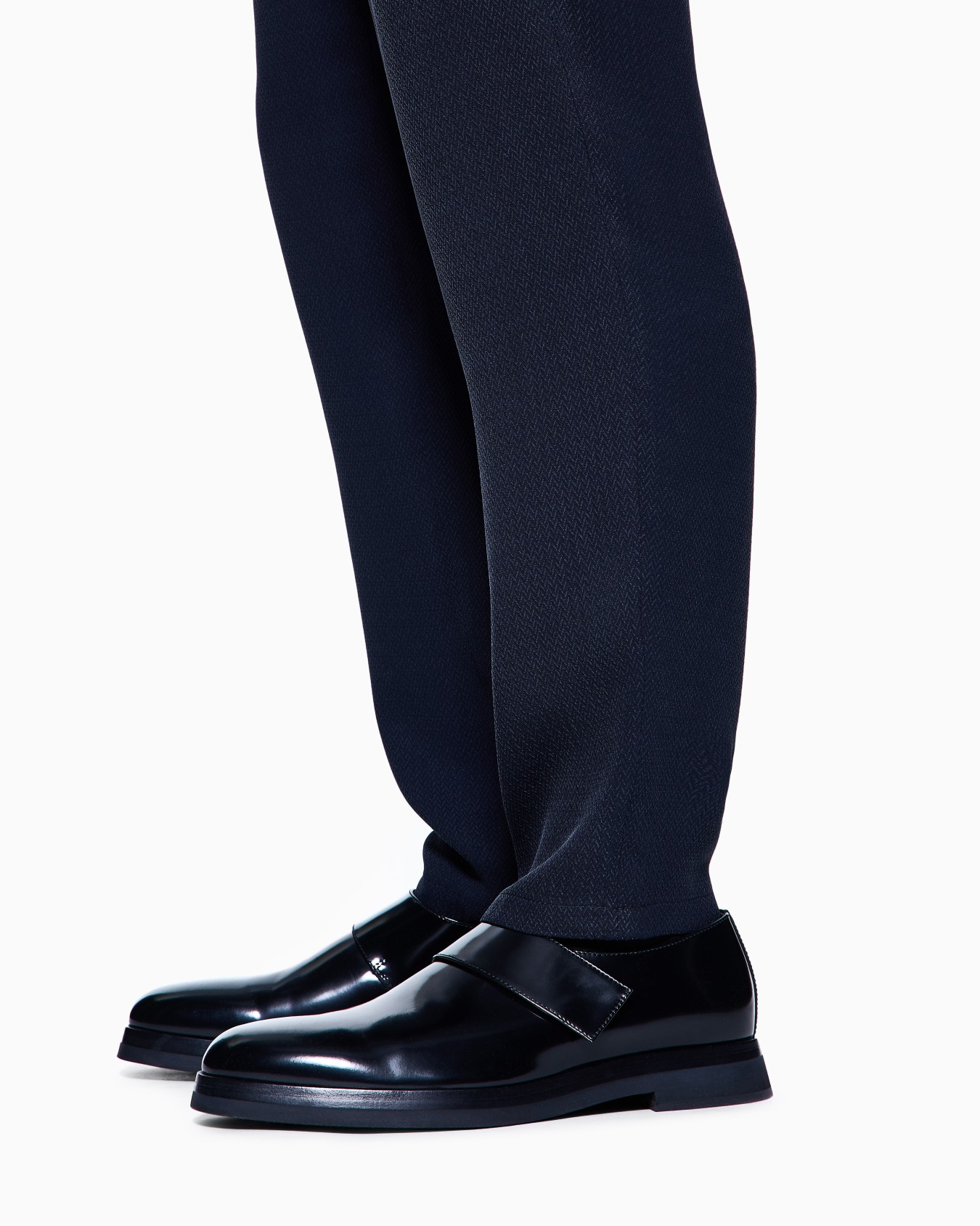 Cupro and viscose flat-front trousers with a micro chevron motif Slide 4