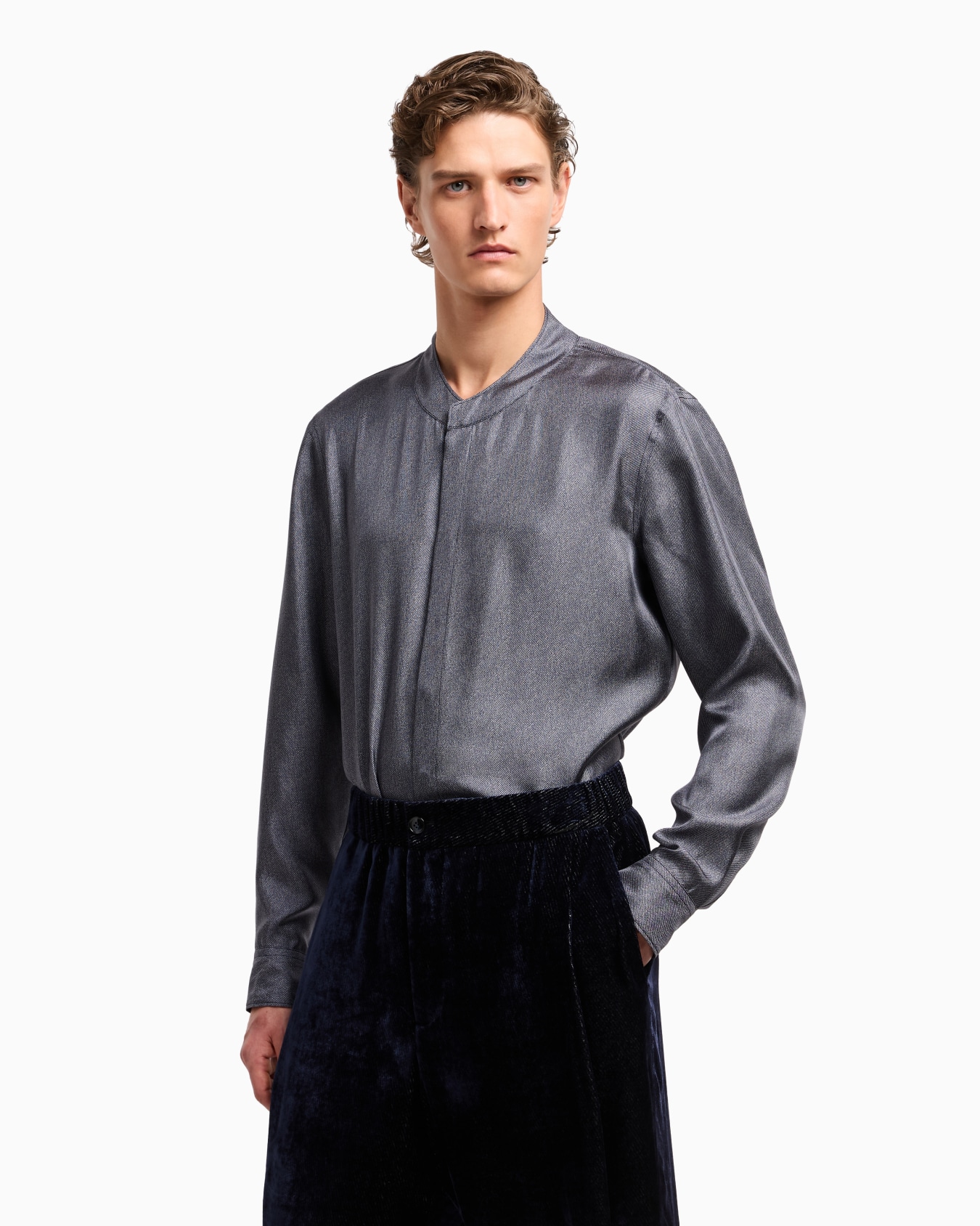Giorgio’s shirt in silk twill with a diagonal print Slide 4
