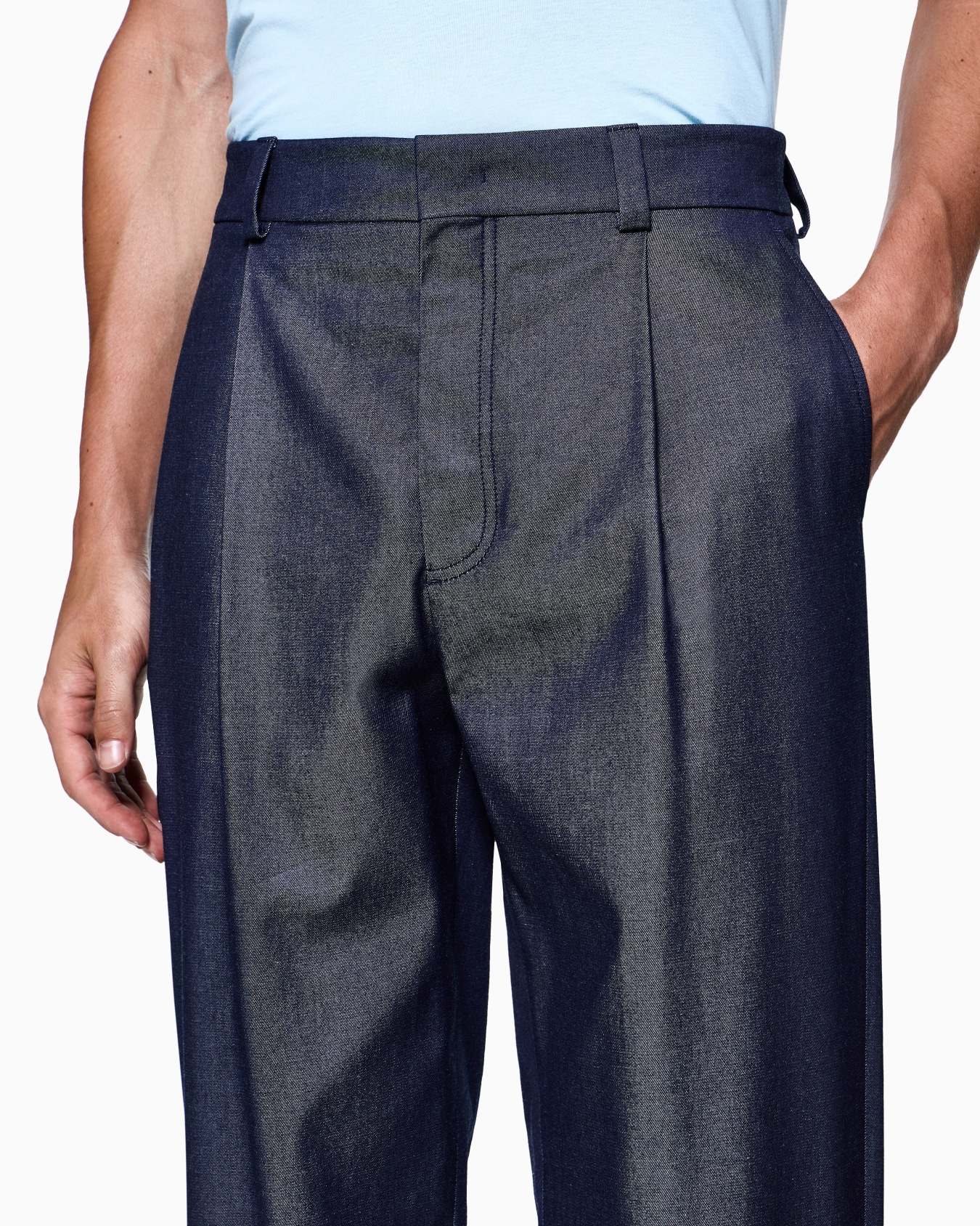 Pantalones con una pinza, en algodón y seda con efecto denim Diapositiva 4