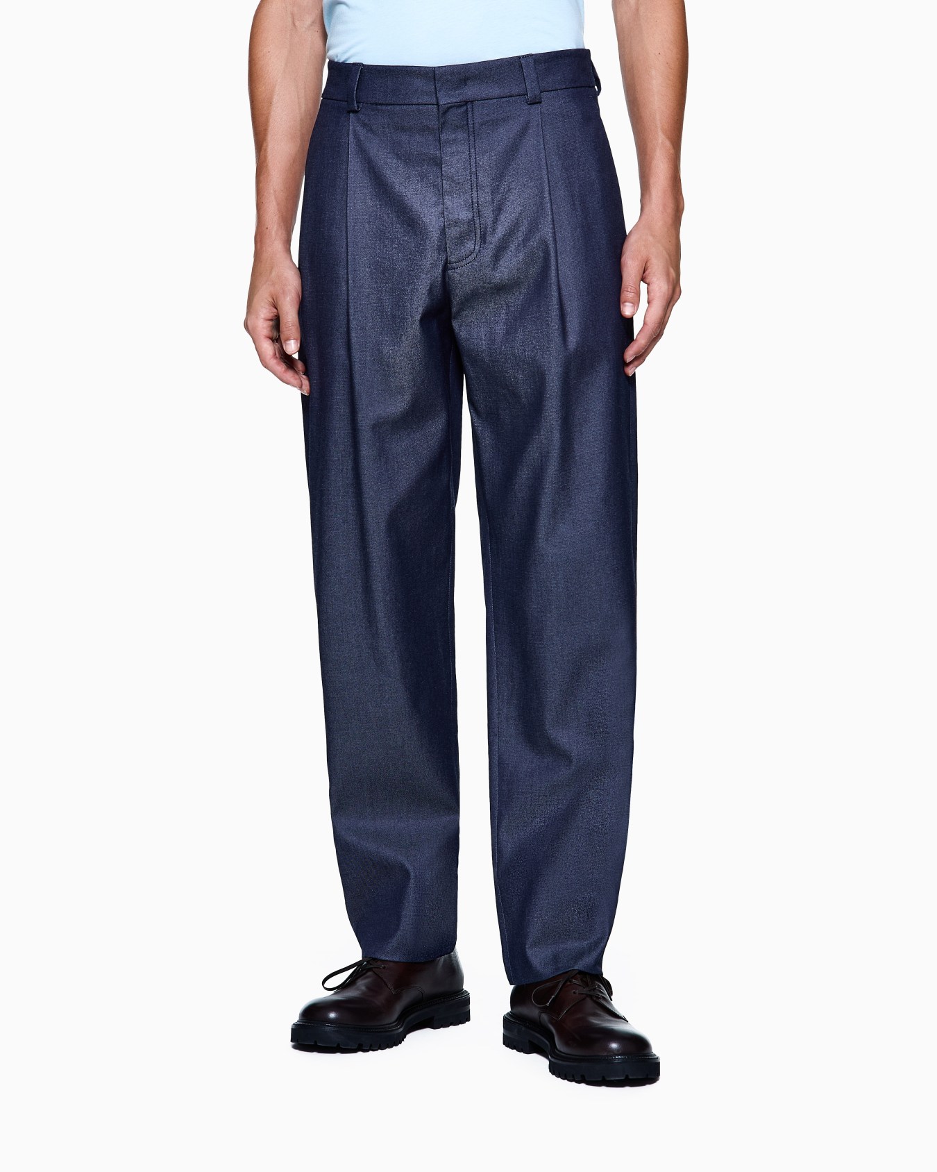 Pantalones con una pinza, en algodón y seda con efecto denim Diapositiva 3