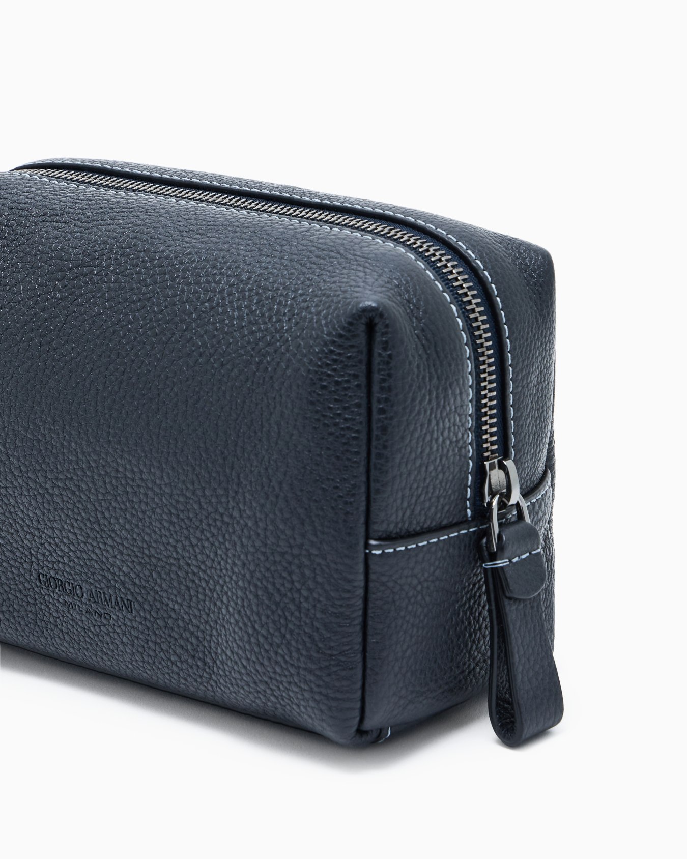 Small washbag in pebbled calfskin Slide 3