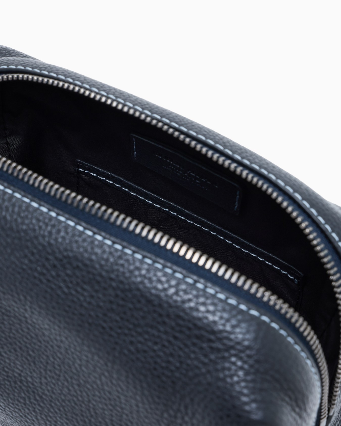 Small washbag in pebbled calfskin Slide 2