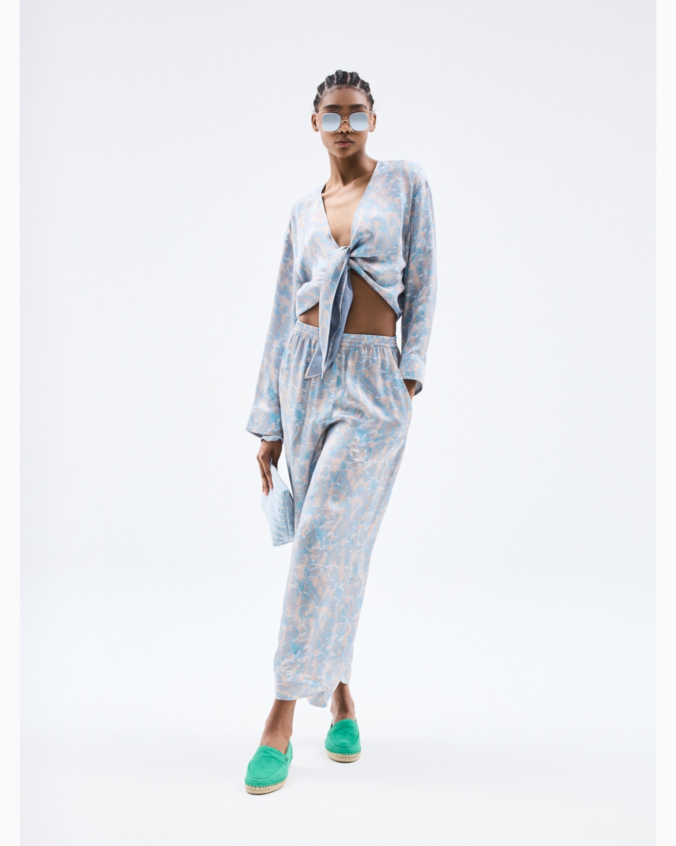 Printed silk shirt to tie Slide 5