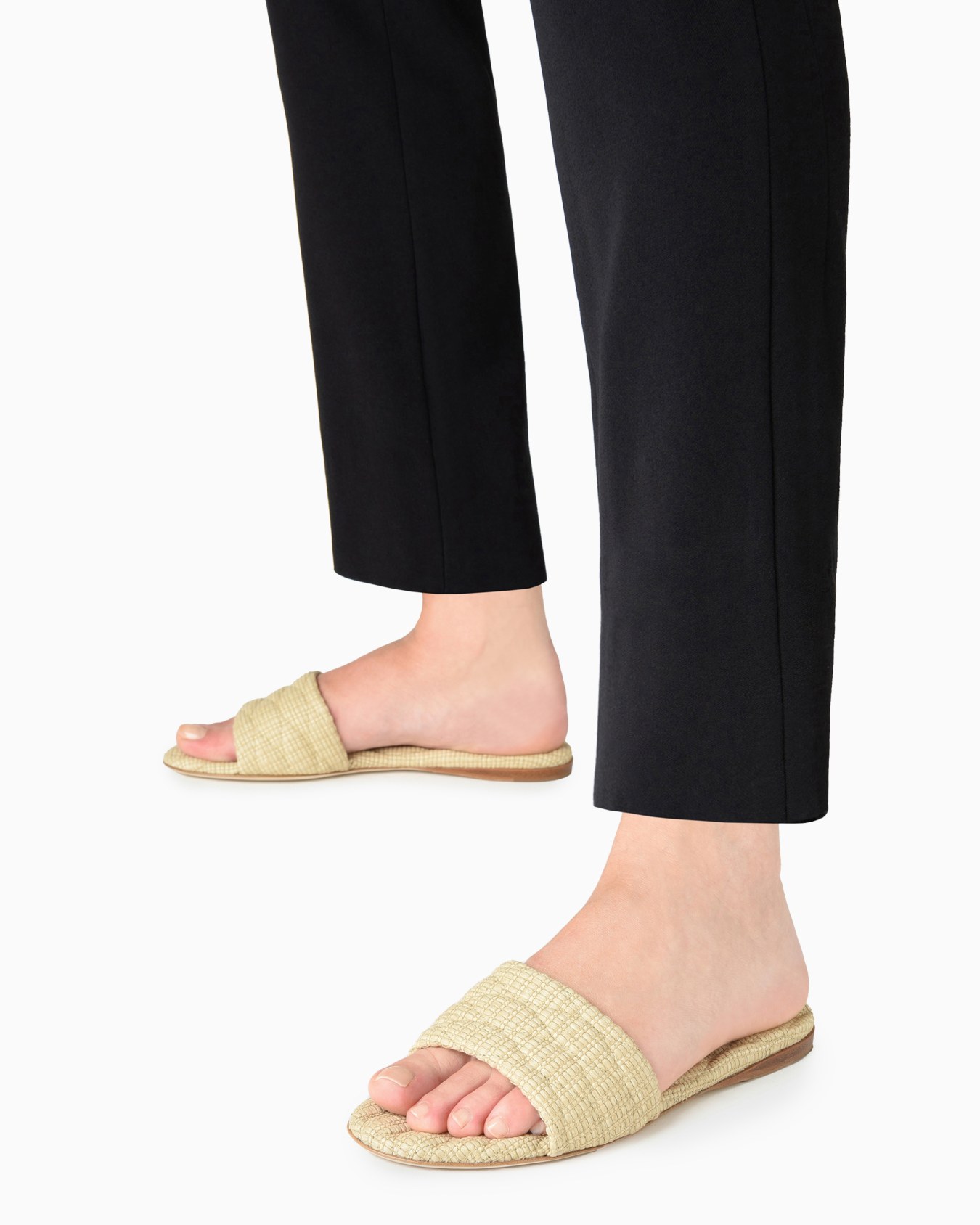 Quilted raffia flat sandals Slide 6