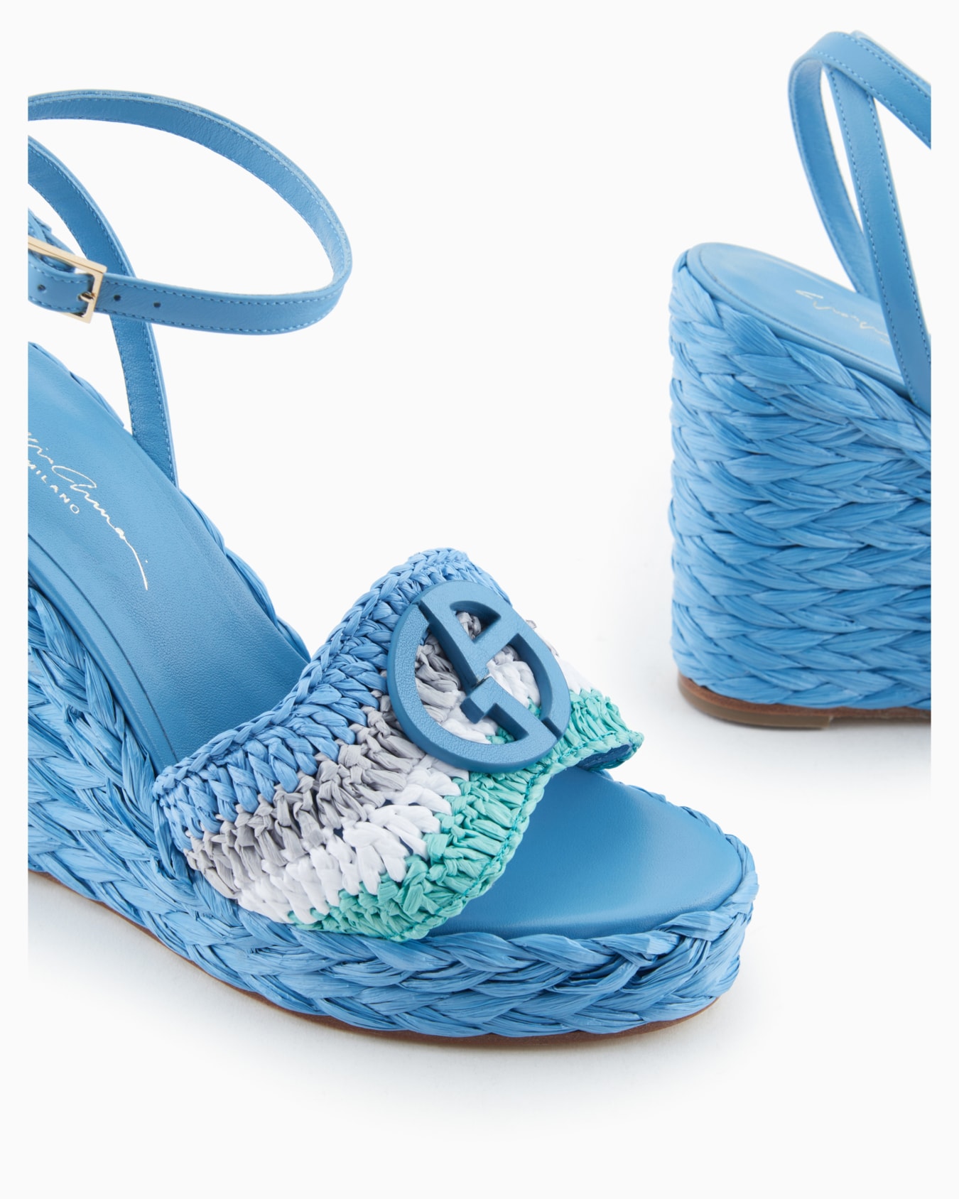 Sandals with a rope wedge with a braided motif Slide 4