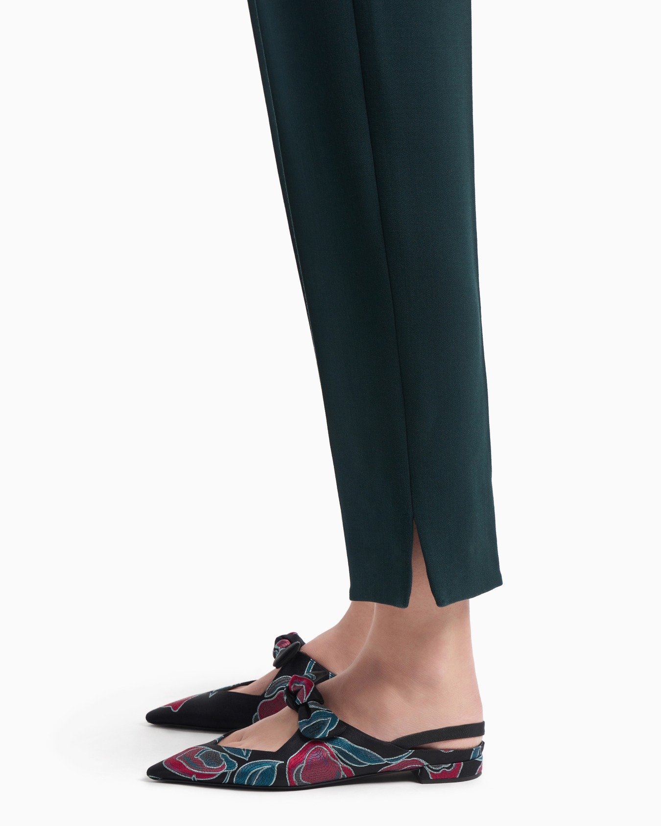 Straight trousers in stretch virgin wool Slide 5