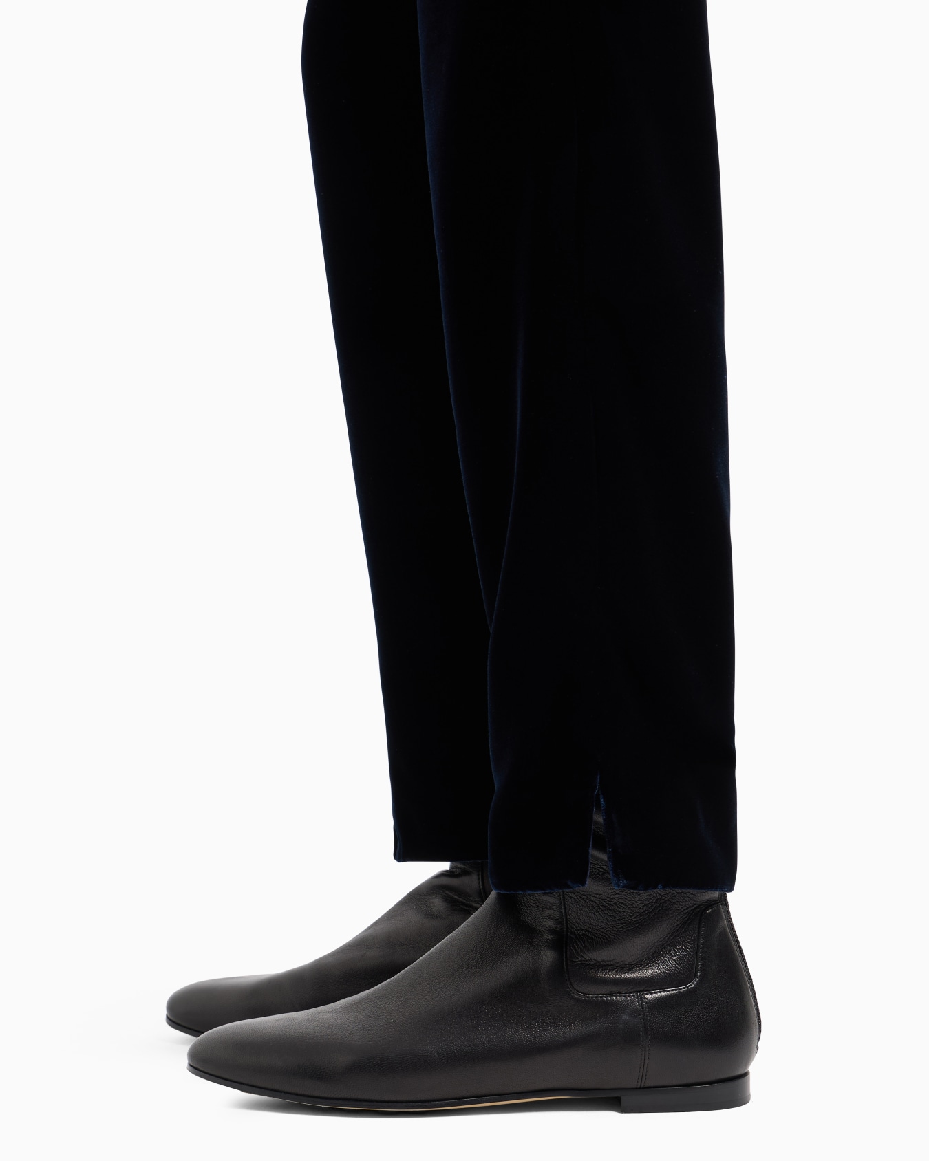 Straight-cut velvet trousers Slide 5