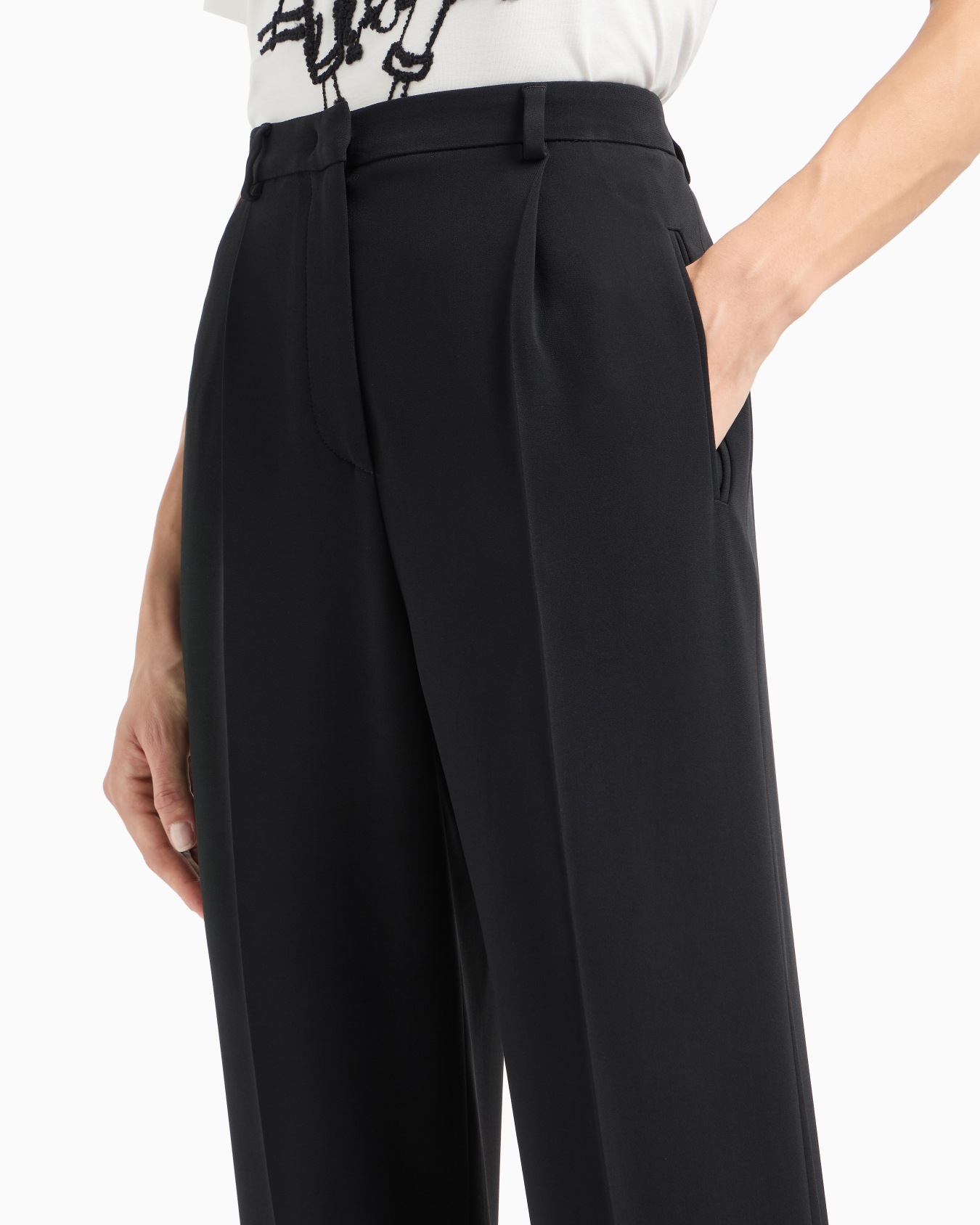 Straight-leg one-pleat trousers in viscose cady Slide 4