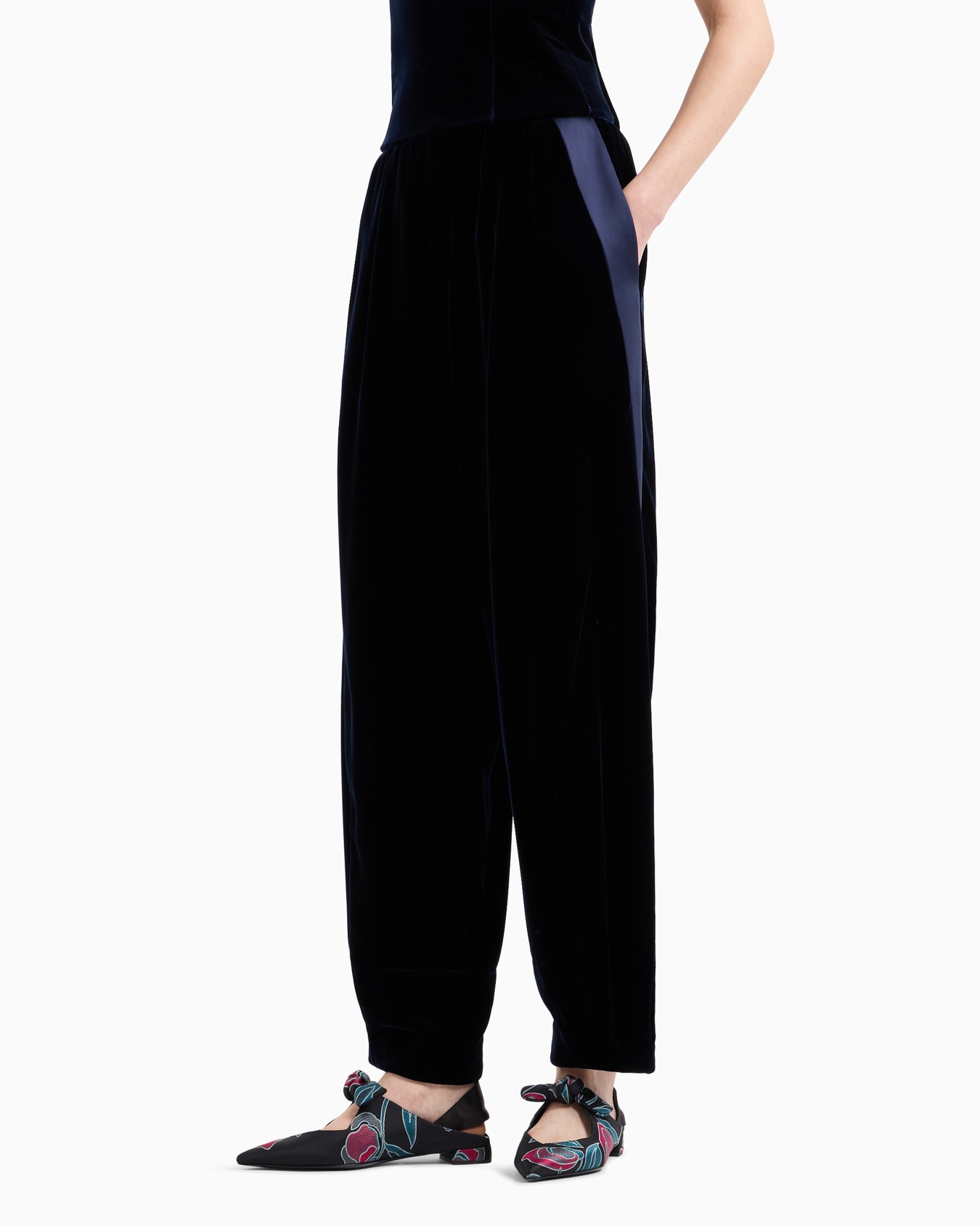 Pantalon droit en velours Diapositive 1