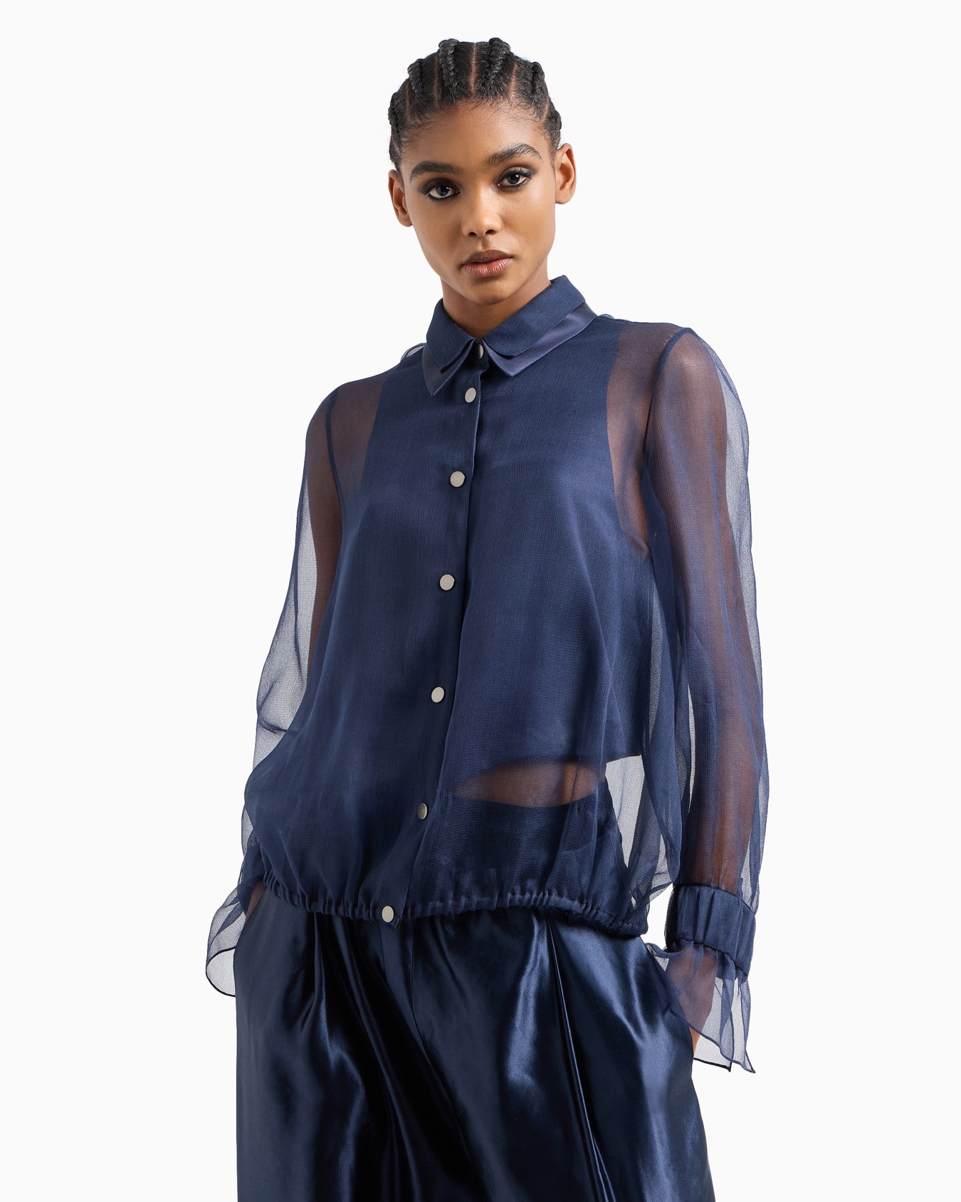 Silk organza shirt with plastron Slide 2