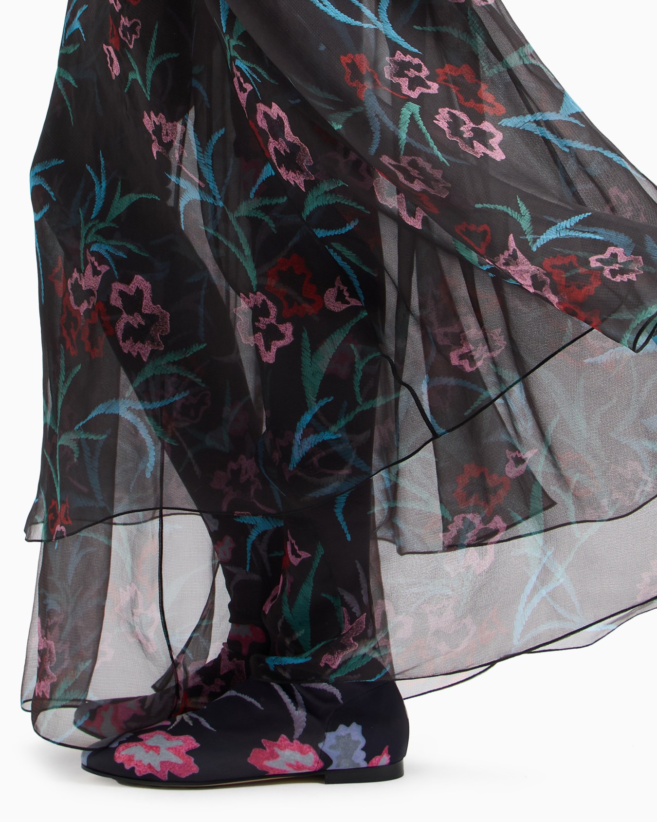 Long dress in silk organza with a floral print Slide 6