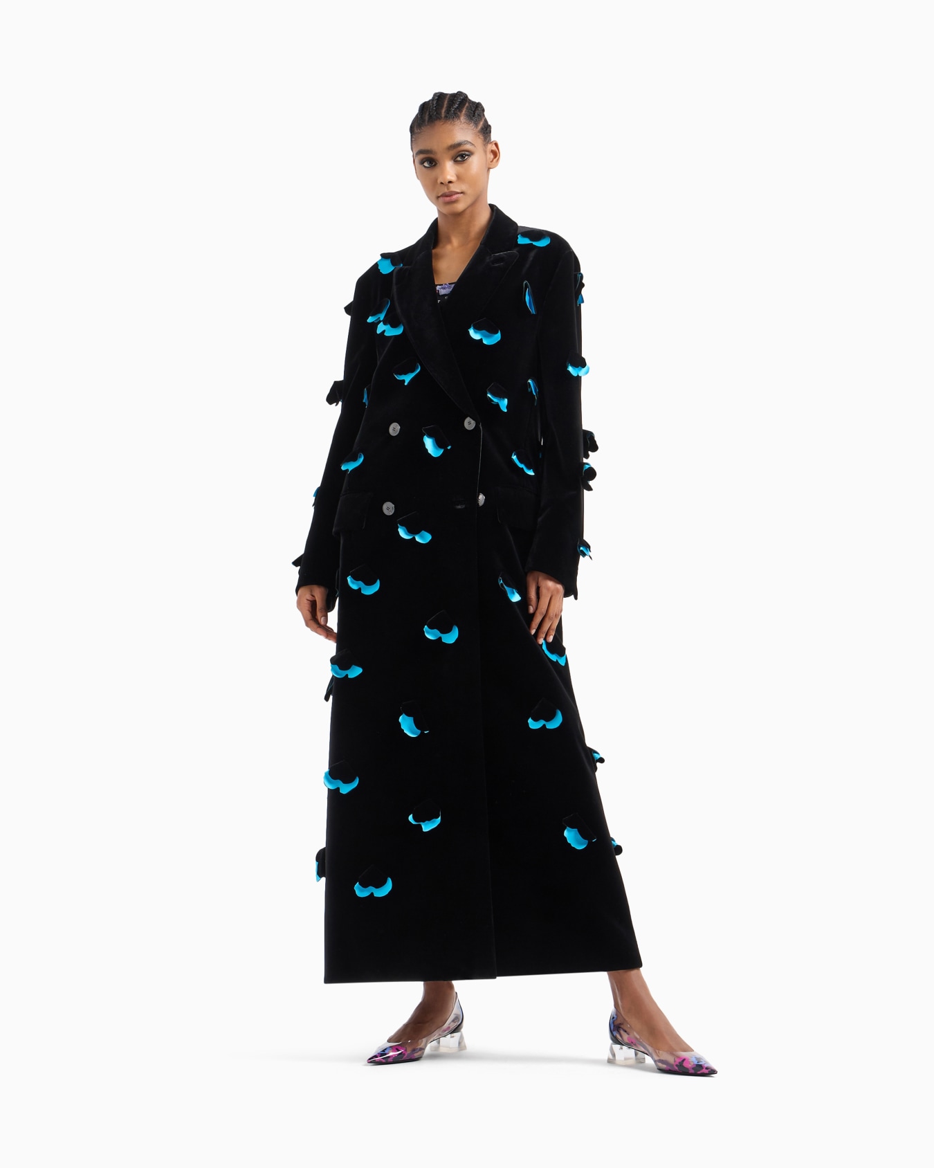 Long, velvet single-breasted coat with applied flowers Slide 4