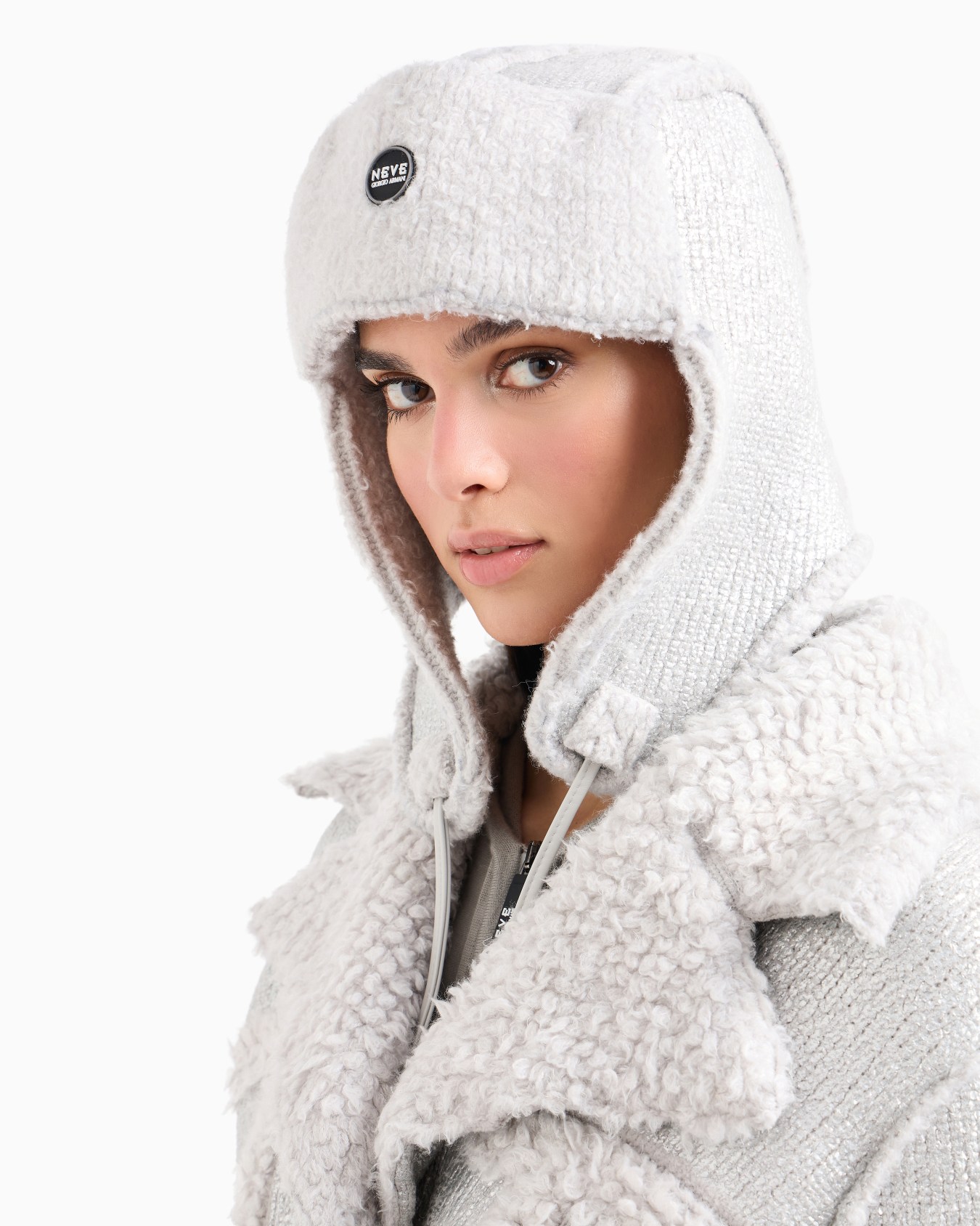 Giorgio Armani Neve trapper hat with earflaps and visor knitted in a cashmere and viscose blend Slide 2