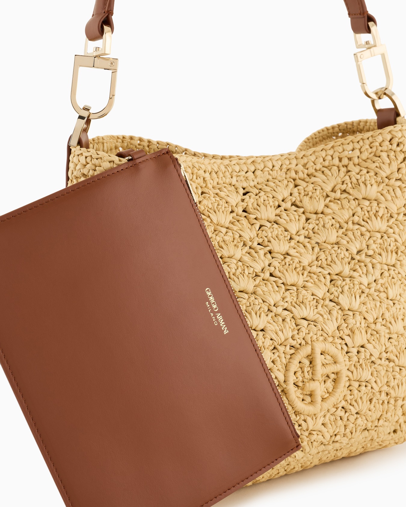 Small shoulder bag made of raffia fan stitch and leather Slide 4