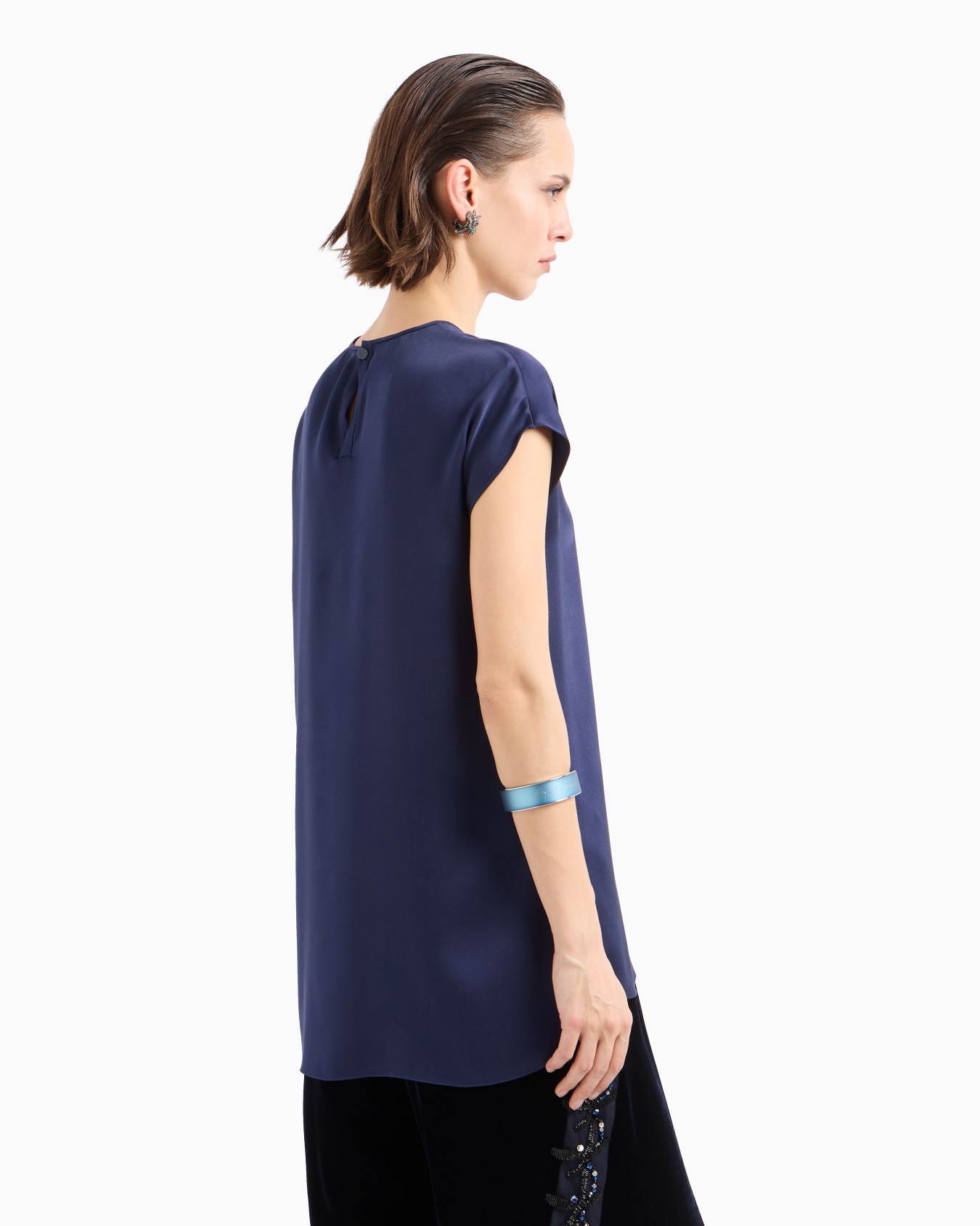Long blouse in silk double satin Slide 2