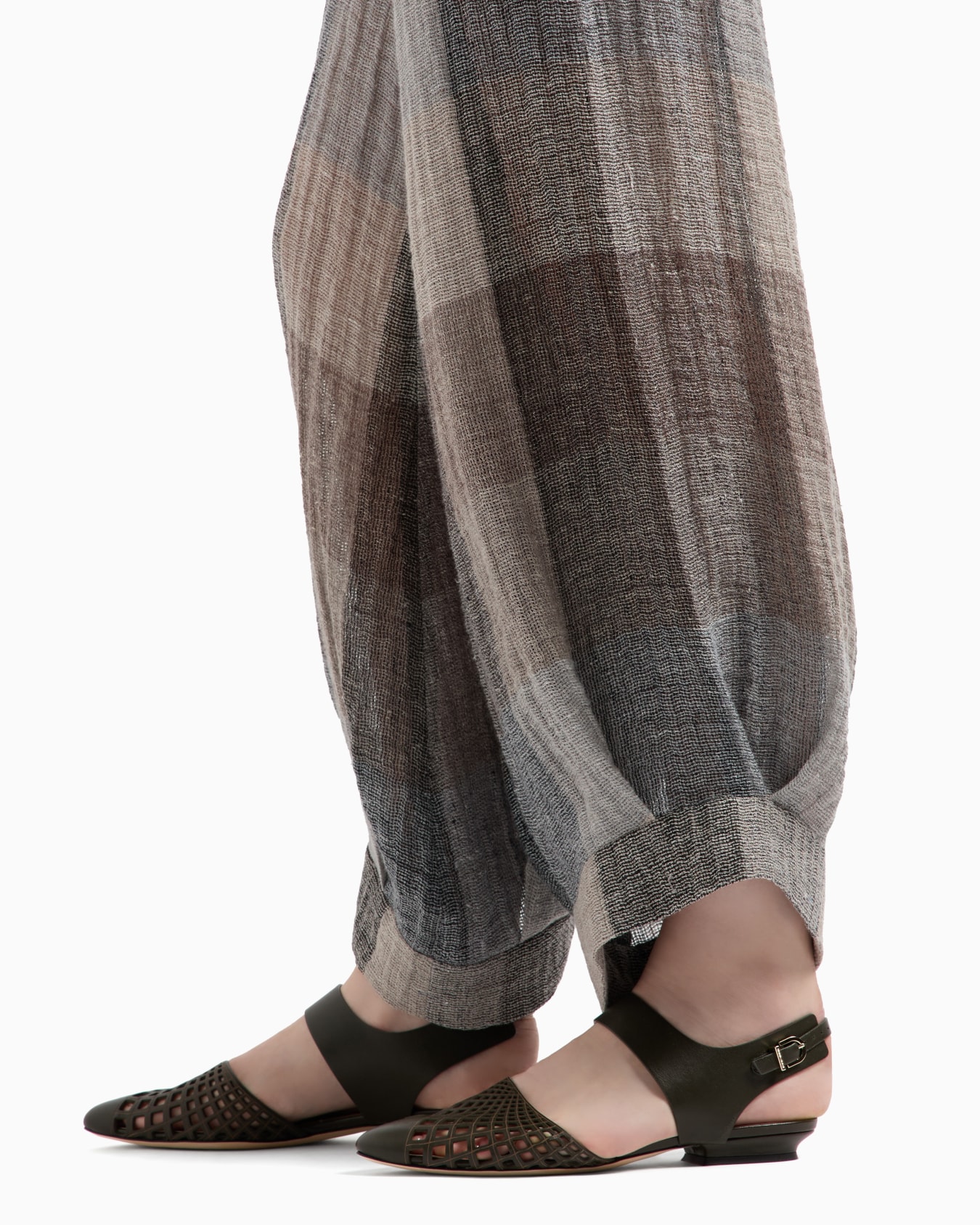 Wide-leg trousers in checked brushed linen Slide 5